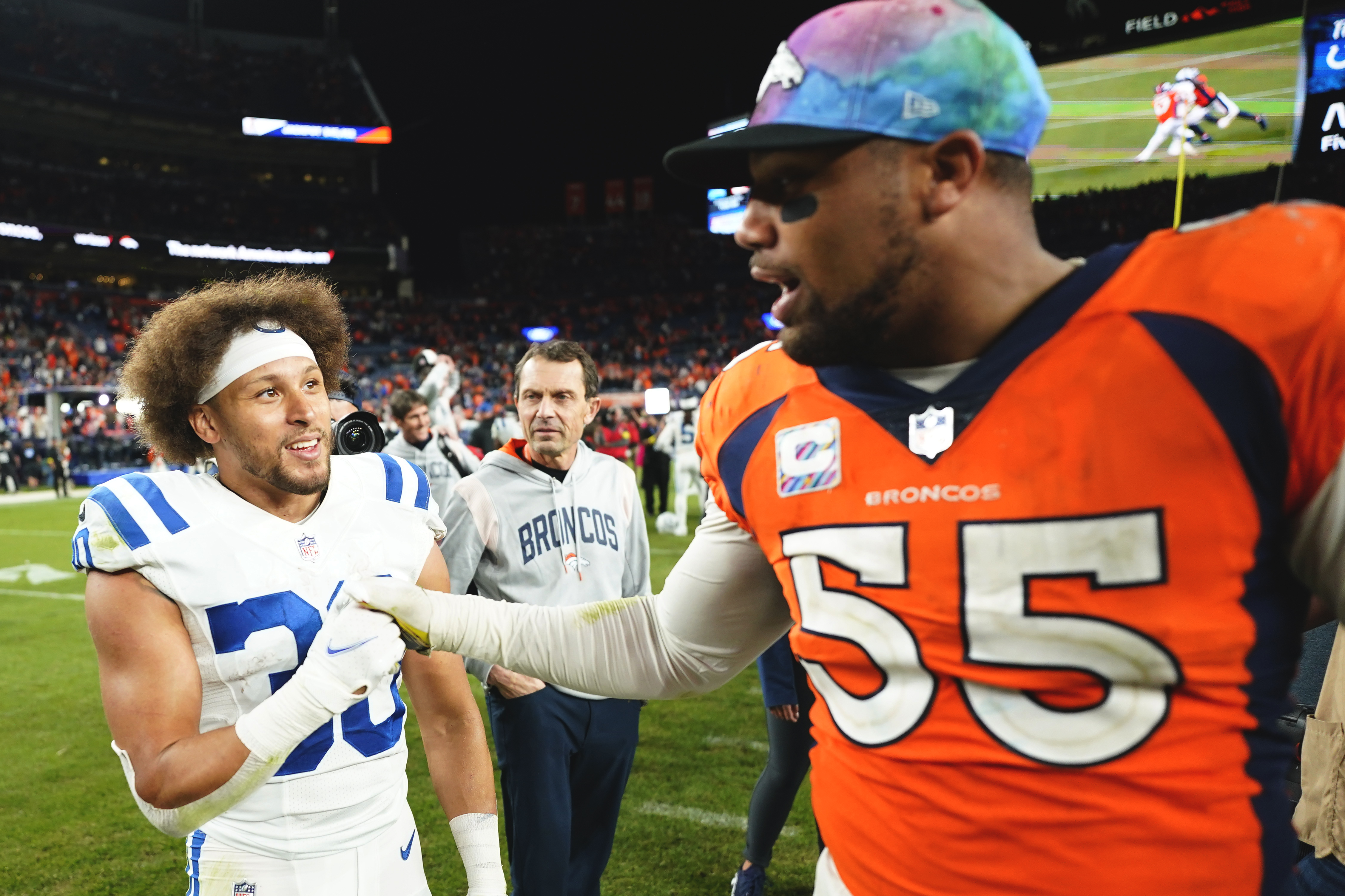 ESPN on X: Breaking: The Denver Broncos are trading LB Bradley Chubb and a  fifth-round pick to the Miami Dolphins, sources tell @AdamSchefter. The  Broncos will receive a 2023 first-round pick, 2024