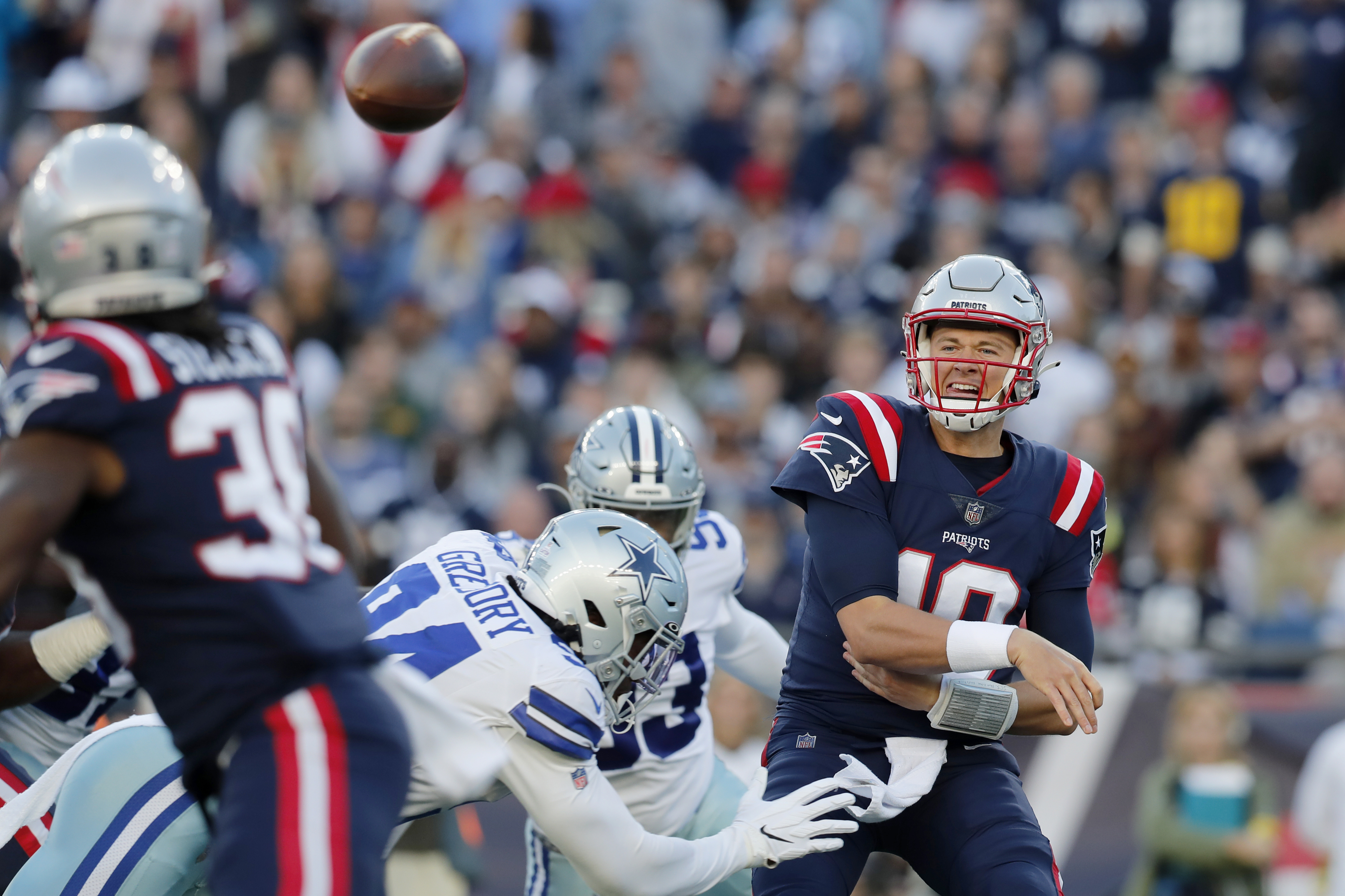 Dallas Cowboys cornerback Maurice Canady wears a Crucial Catch