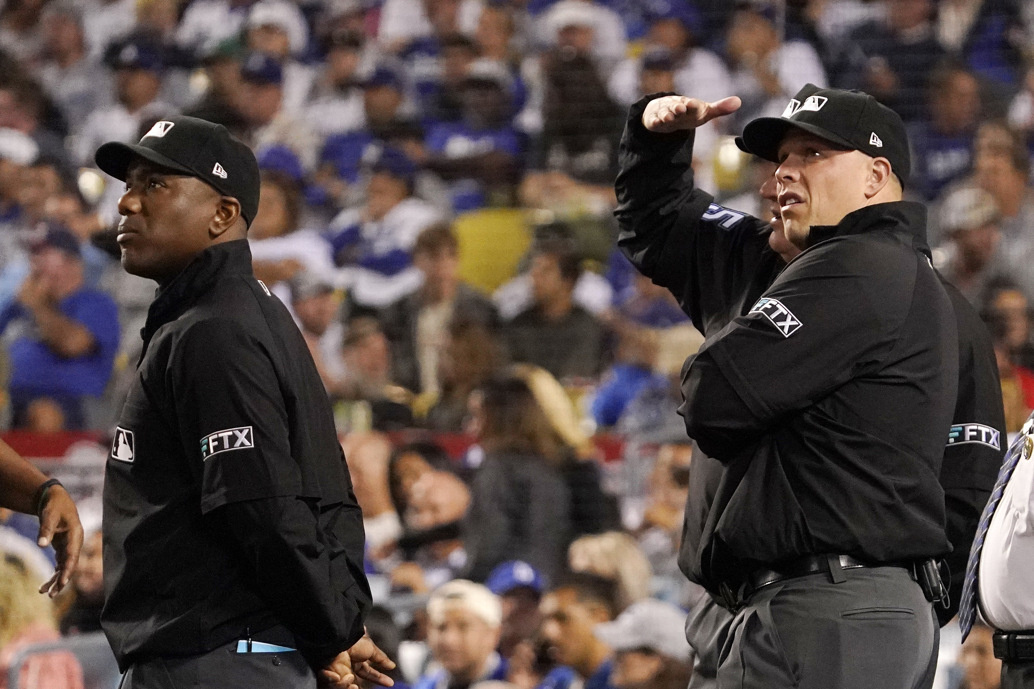 UMPS CARE AUCTION: 2022 World Series Blue Umpire Jersey Signed by Dan  Iassogna Size XL