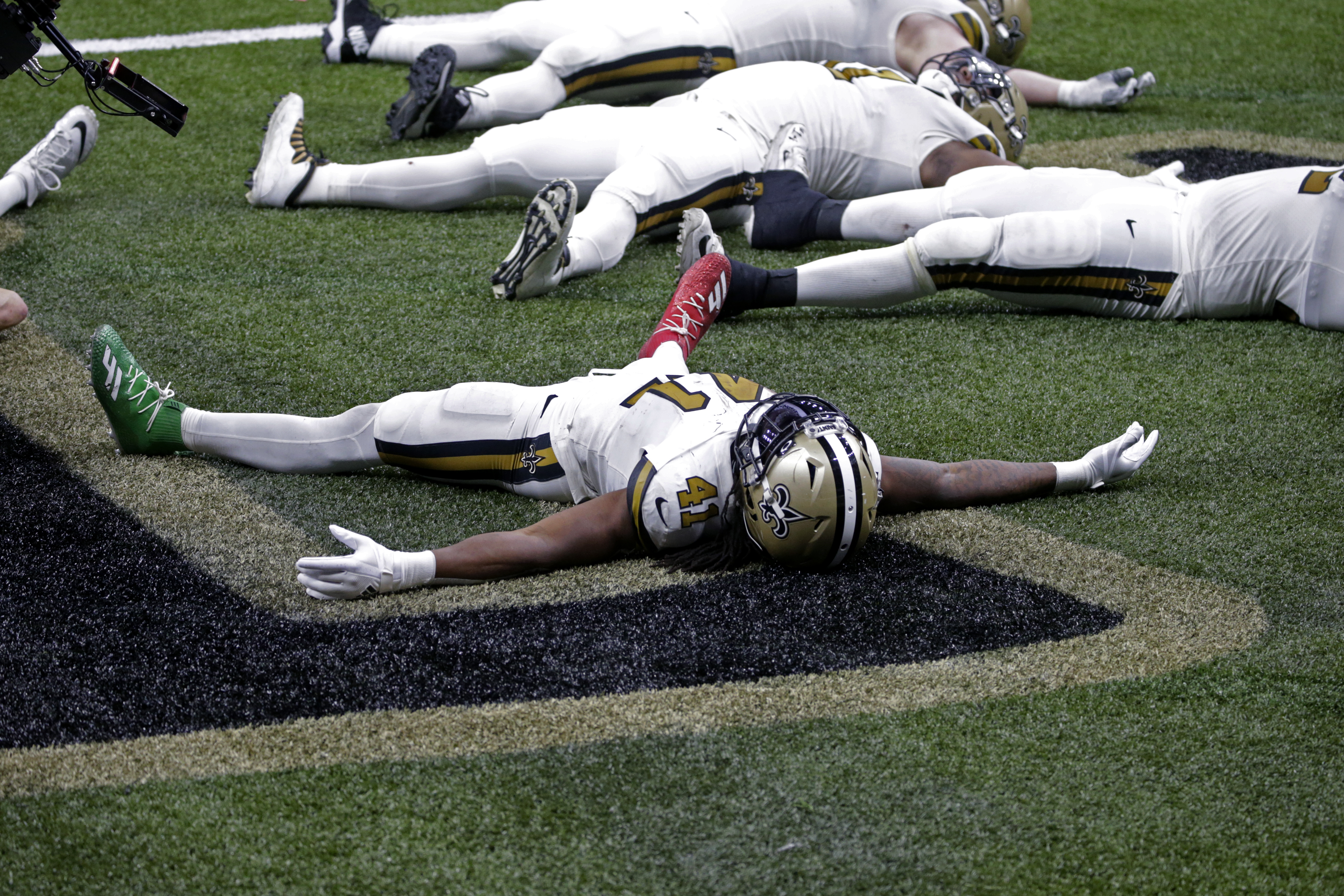 Game recap - Alvin Kamara's six-touchdown performance powers New Orleans  Saints to 52-33 win over Vikings, fourth straight NFC South title