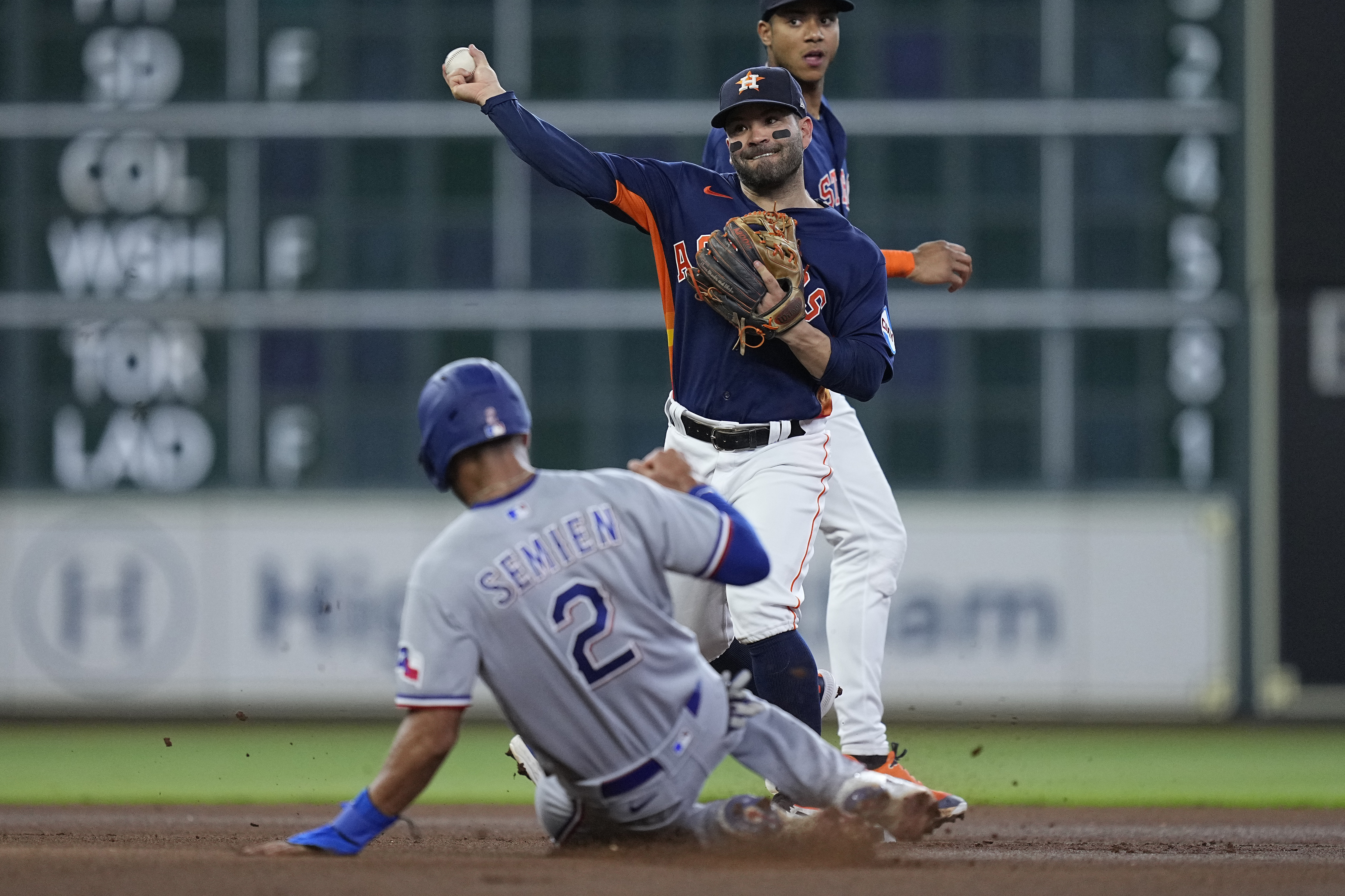 Astros 5, Rangers 4: How Jose Altuve, Houston won a tense Game 5