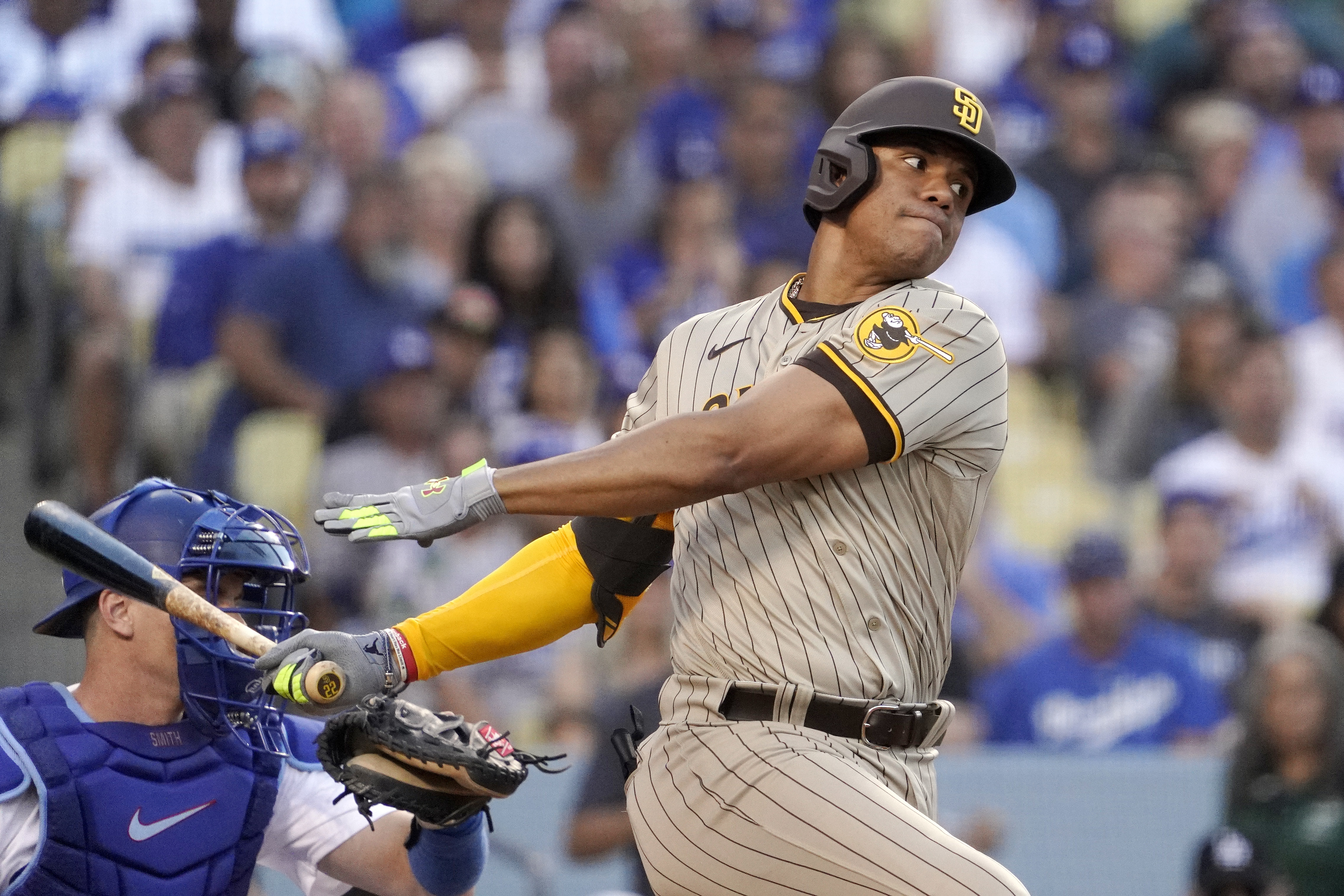 Gonsolin, Dodgers 4-hit revamped Padres in 8-1 win