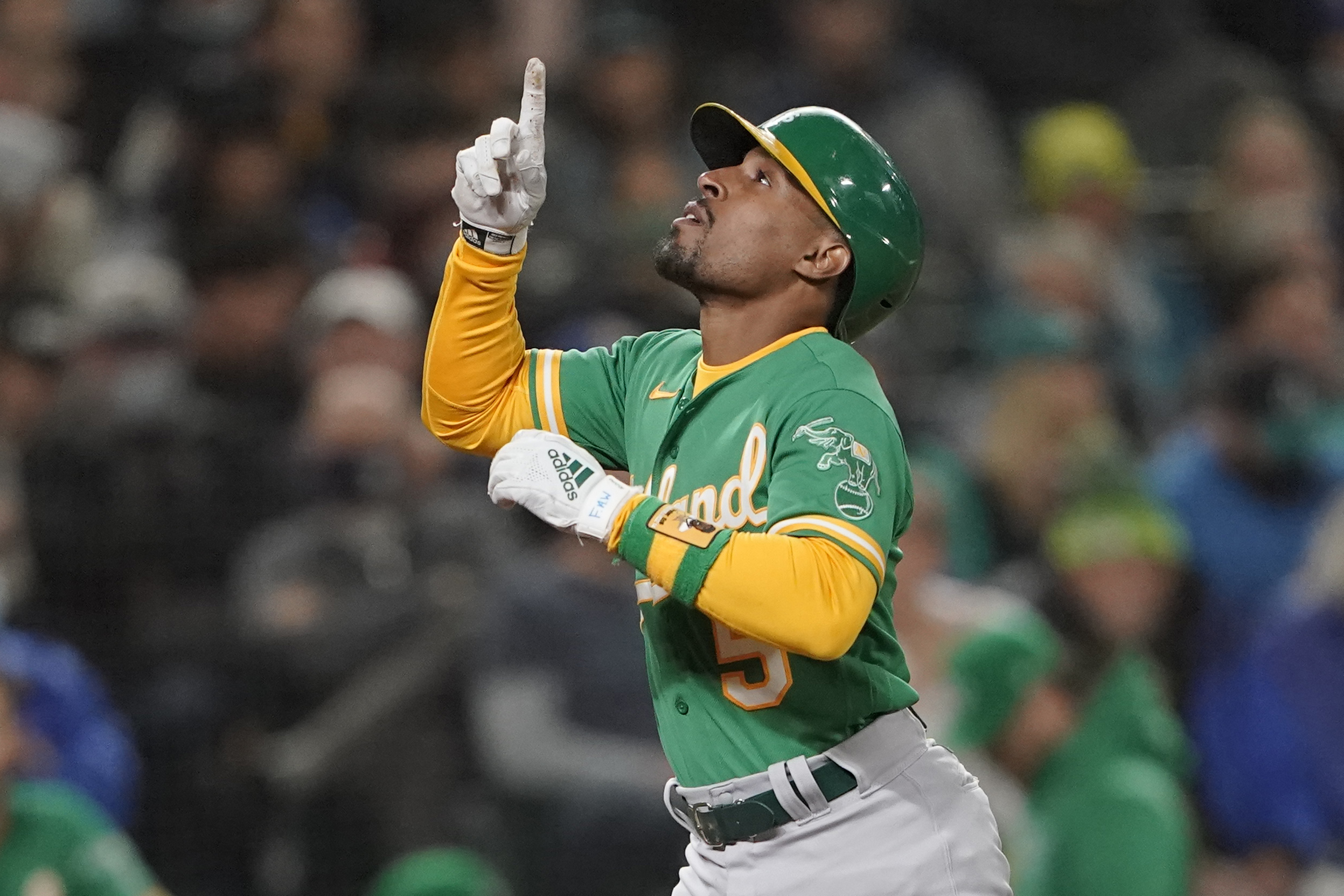 Contending Mariners win for 10th time in 11 games; A's out