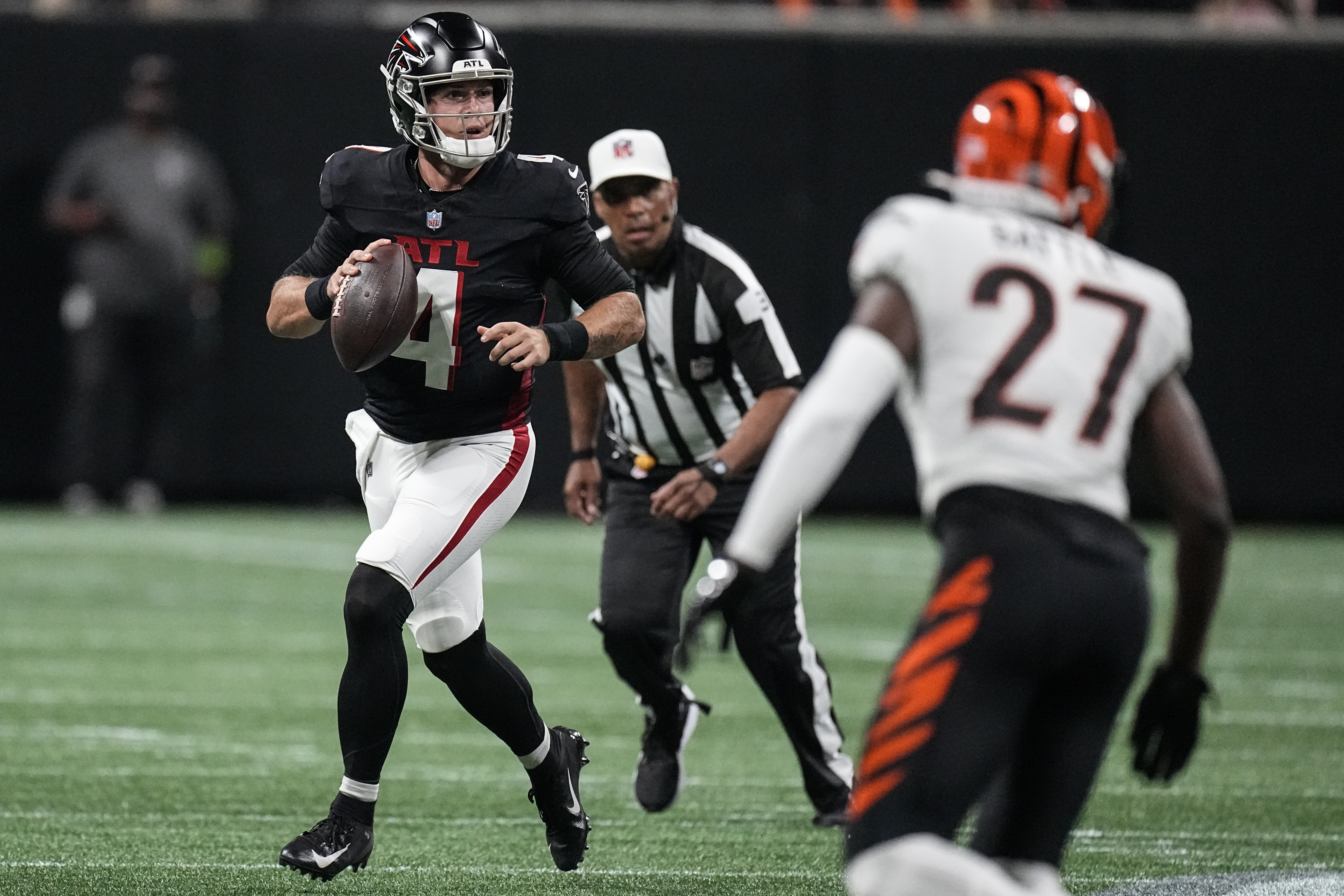 Drake London exits Falcons preseason debut with concerning injury