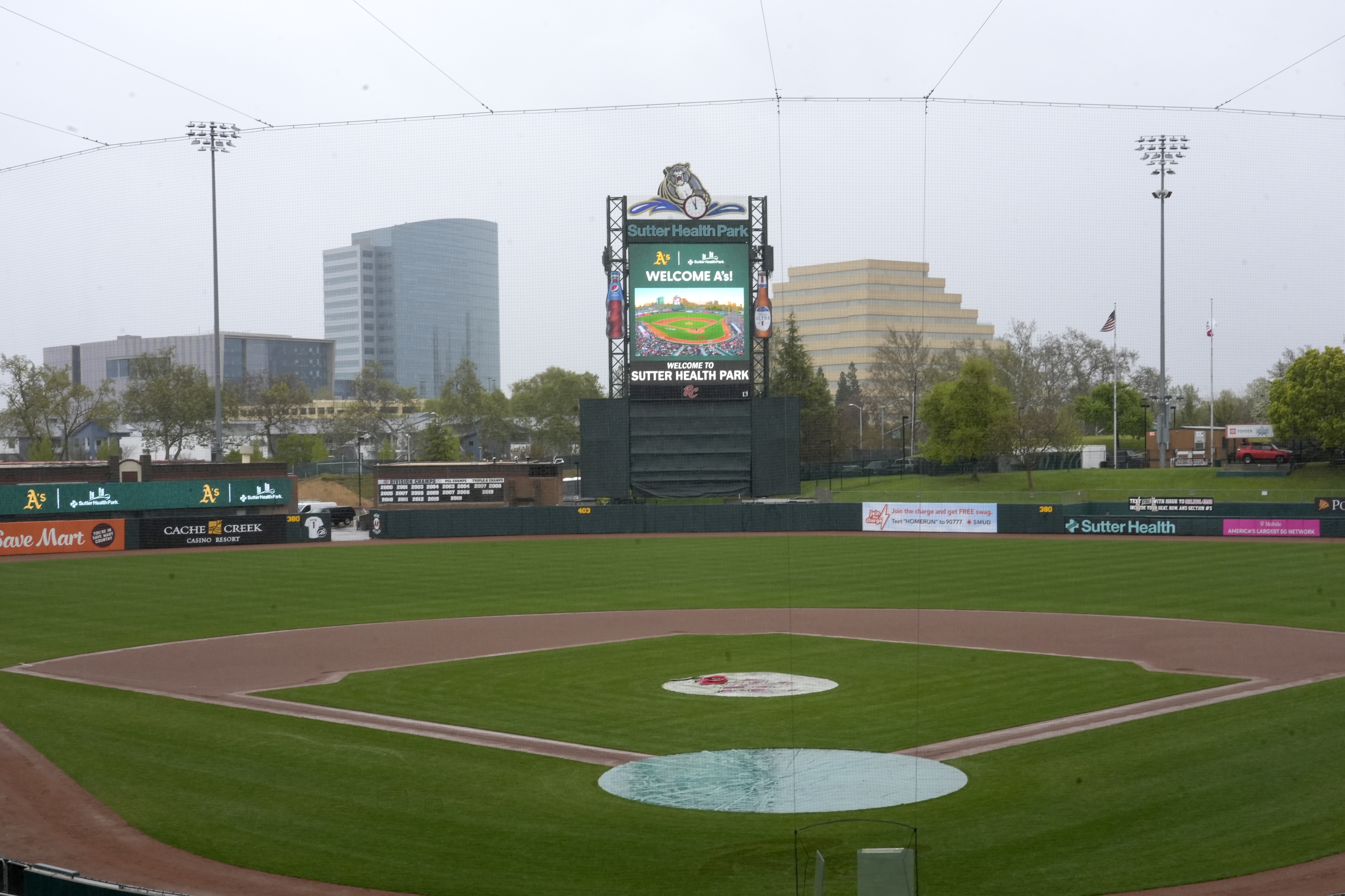 Athletics announce plans to play the next 3 seasons in minor league park  near Sacramento