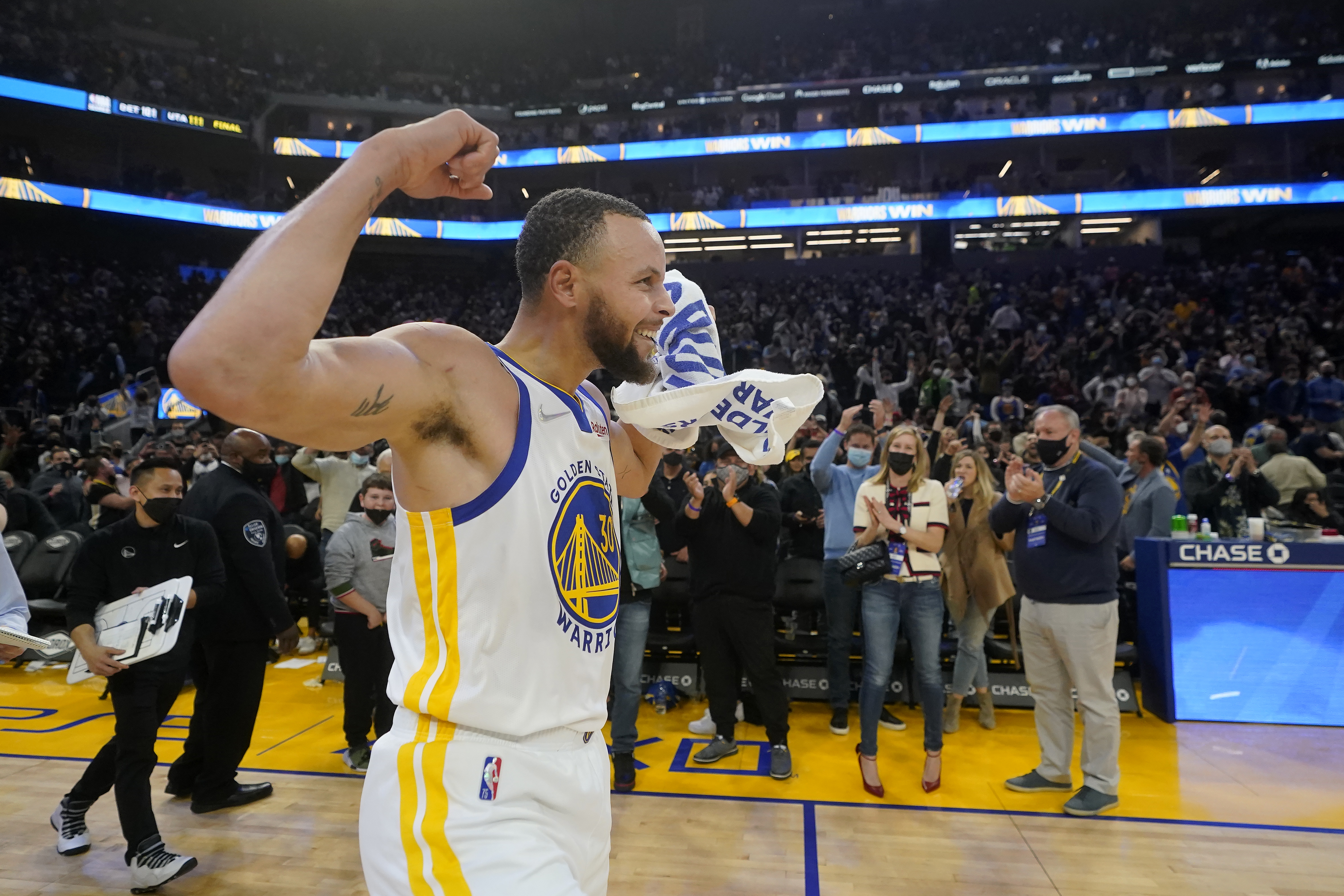 As the Warriors Win, This East Bay T-Shirt Shop Goes Into Overtime