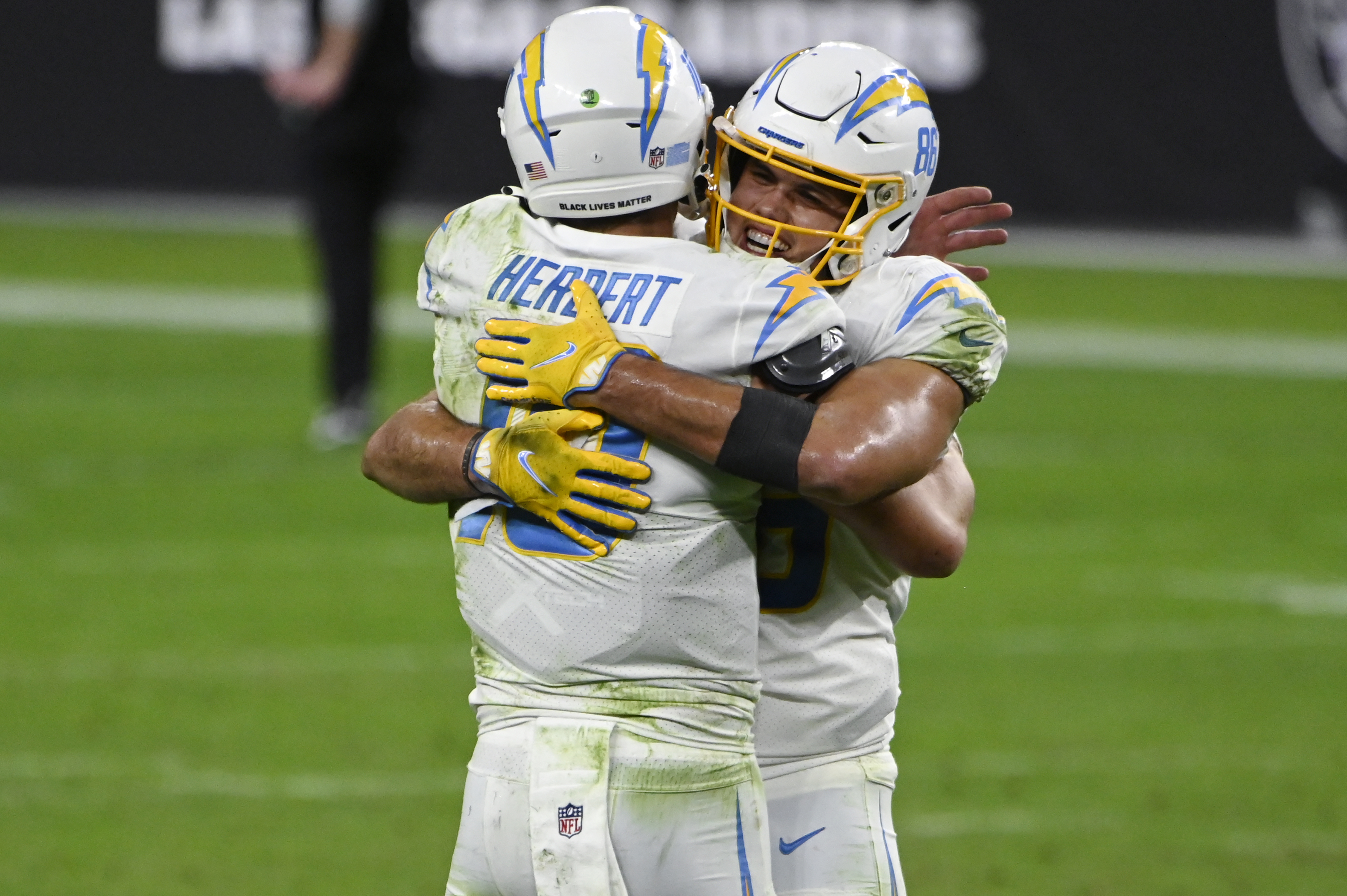 How the Chargers' coaches are developing Justin Herbert for the long term -  Sports Illustrated