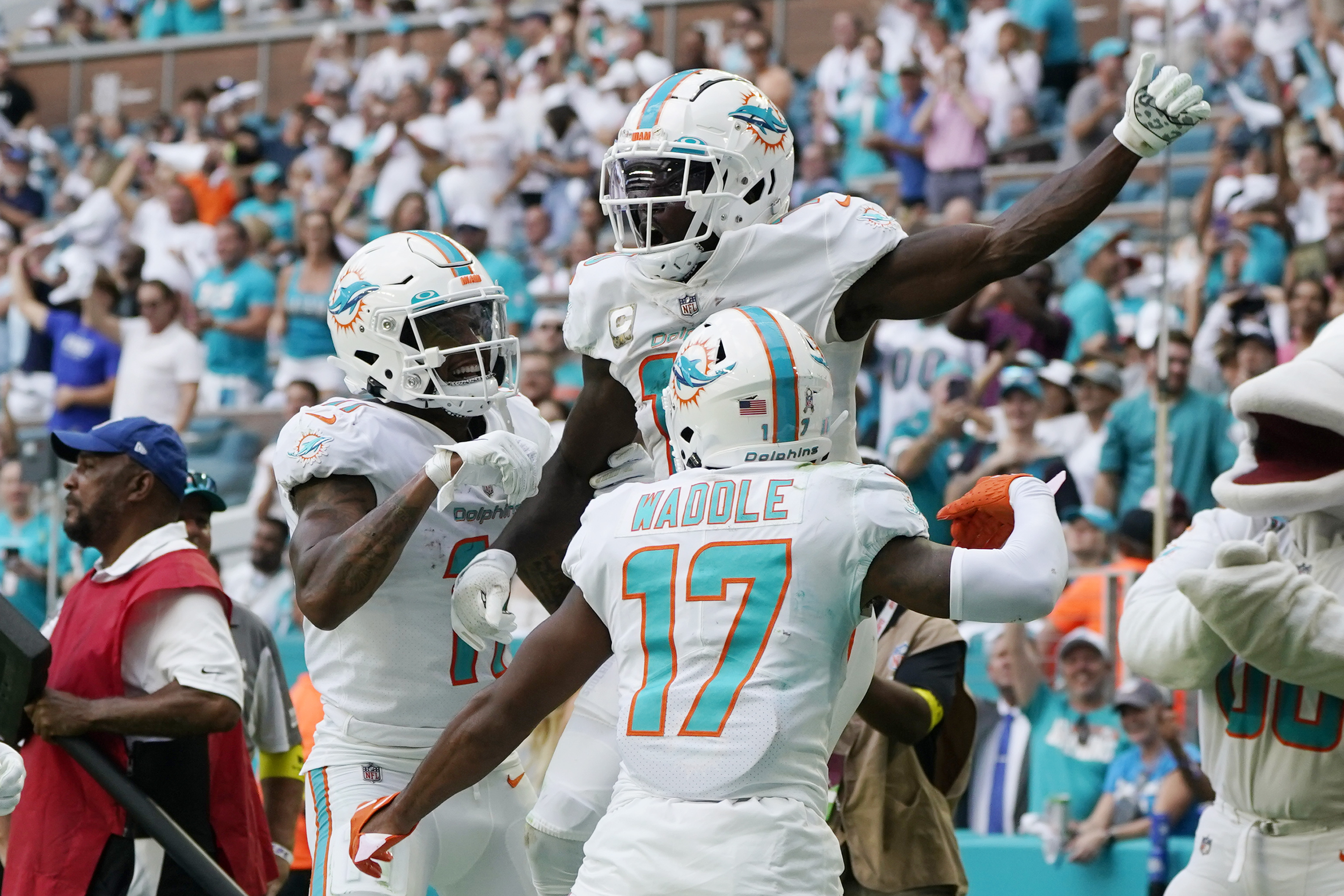 Cleveland Browns running back Nick Chubb (24) and Miami Dolphins wide  receiver Tyreek Hill (10) exchange jerseys at the end of an NFL football  game, Sunday, Nov. 13, 2022, in Miami Gardens