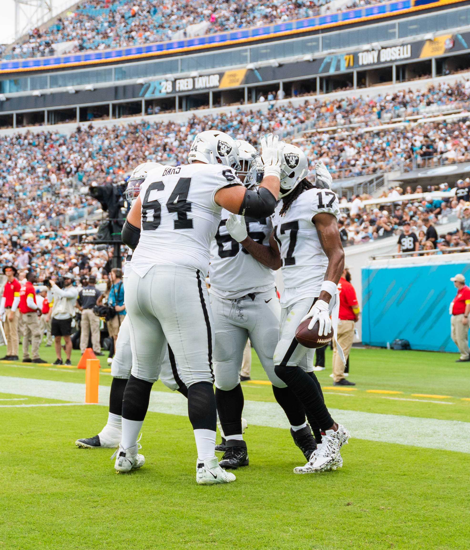 Jaguars rally from 17-0 deficit to beat Raiders 27-20