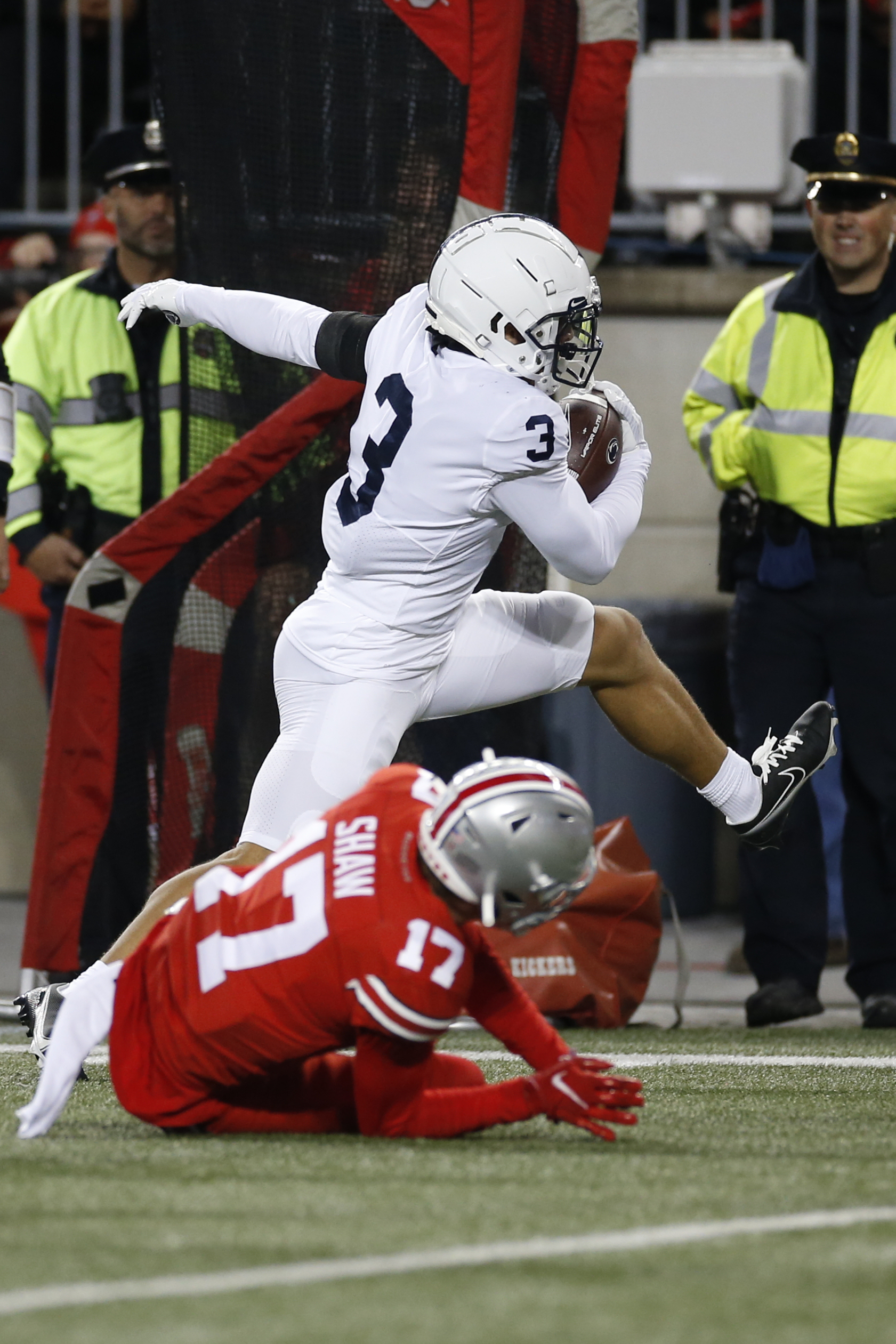 Columbus, Ohio, USA. 30th Oct, 2021. Ohio State Buckeyes wide receiver  Chris Olave (2) catches a pass for a touchdown in the game between the Penn  State Nittany Lions and the Ohio