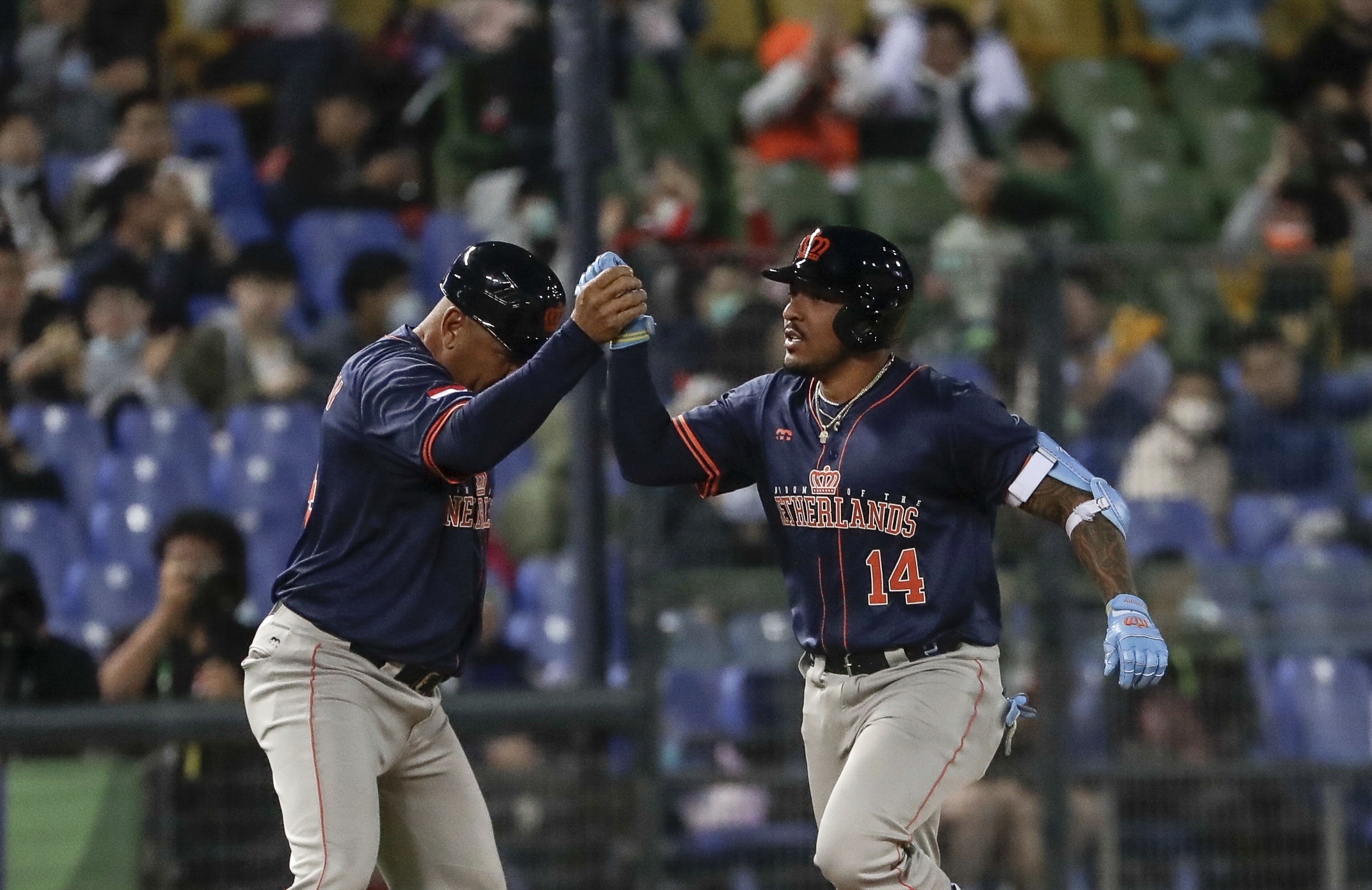 Ohtani long HR powers Japan; Italy advances at World Classic