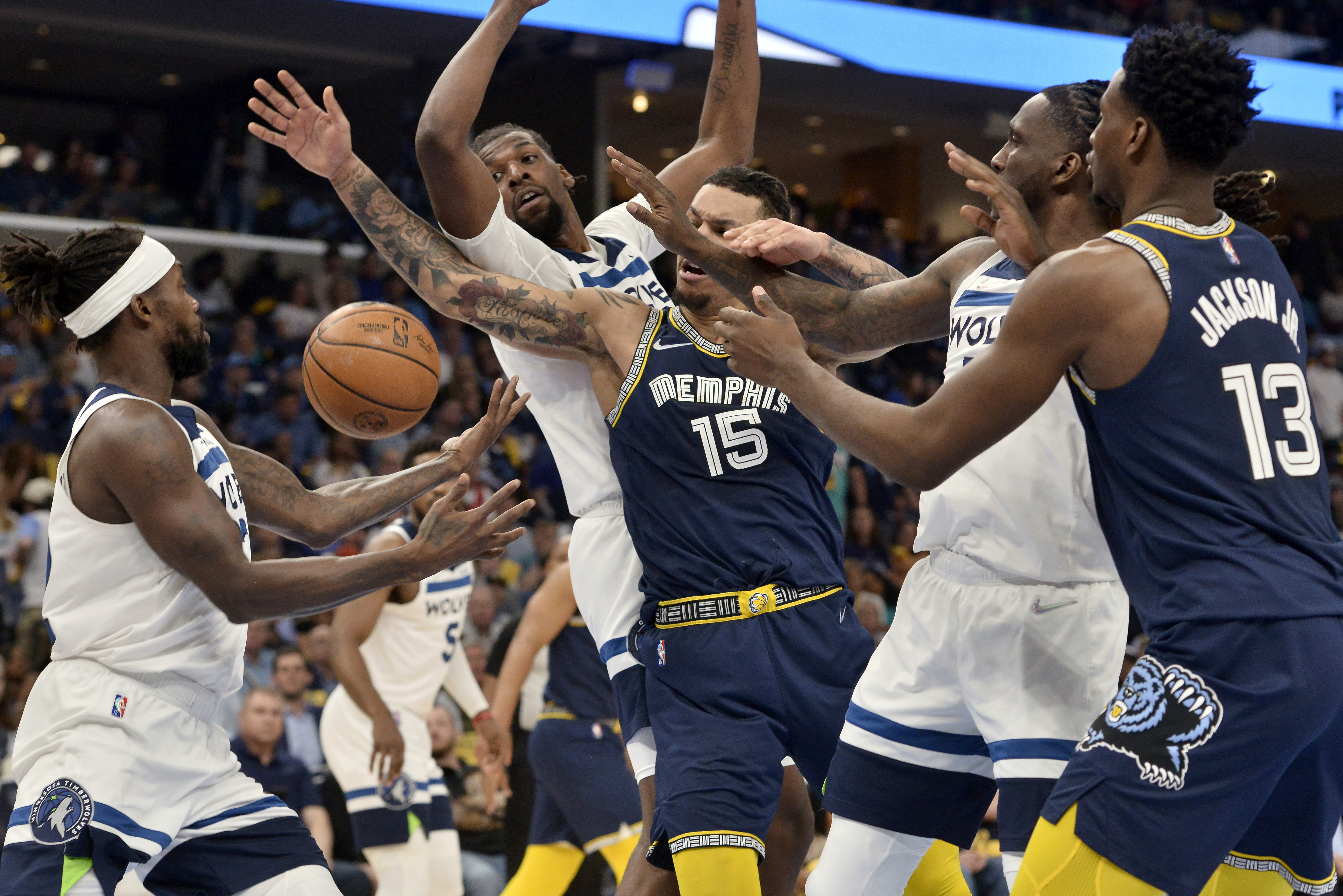 Morant's last-second layup gives Grizzlies 3-2 series lead – KGET 17