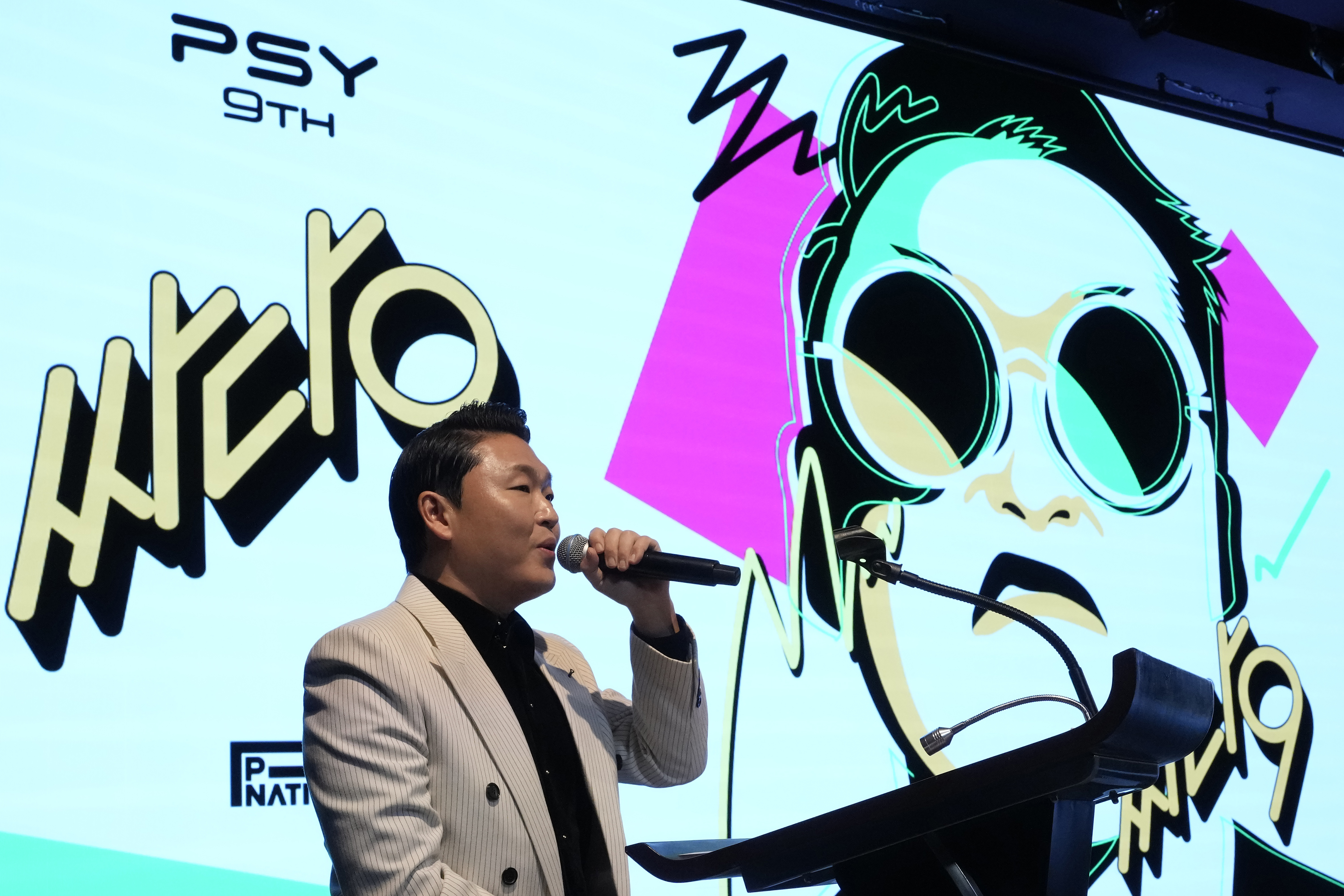 PSY's new album, video turn corner from 'Gangnam Style'