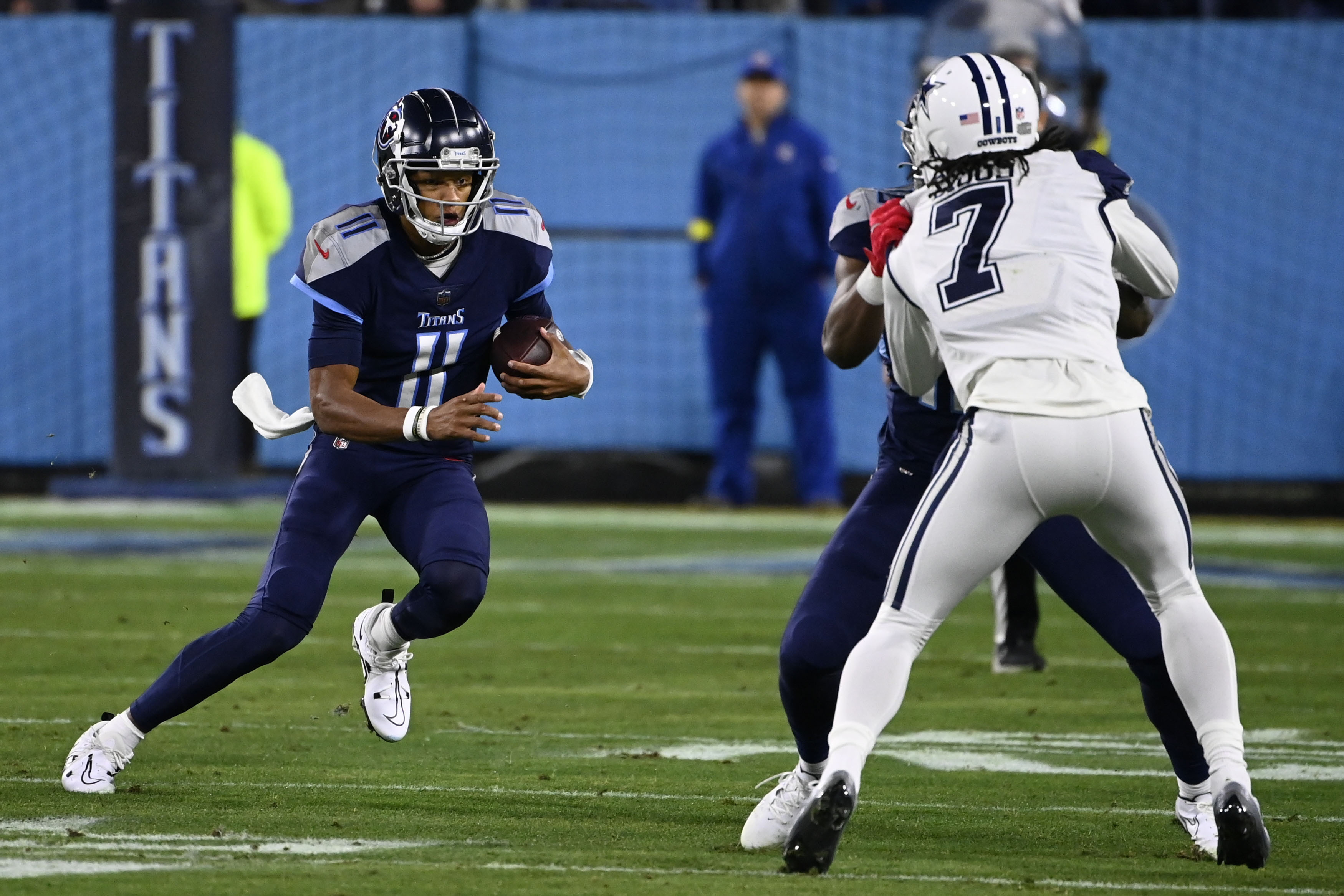 Prescott has 2 TD passes, Cowboys top banged-up Titans 27-13 - Seattle  Sports