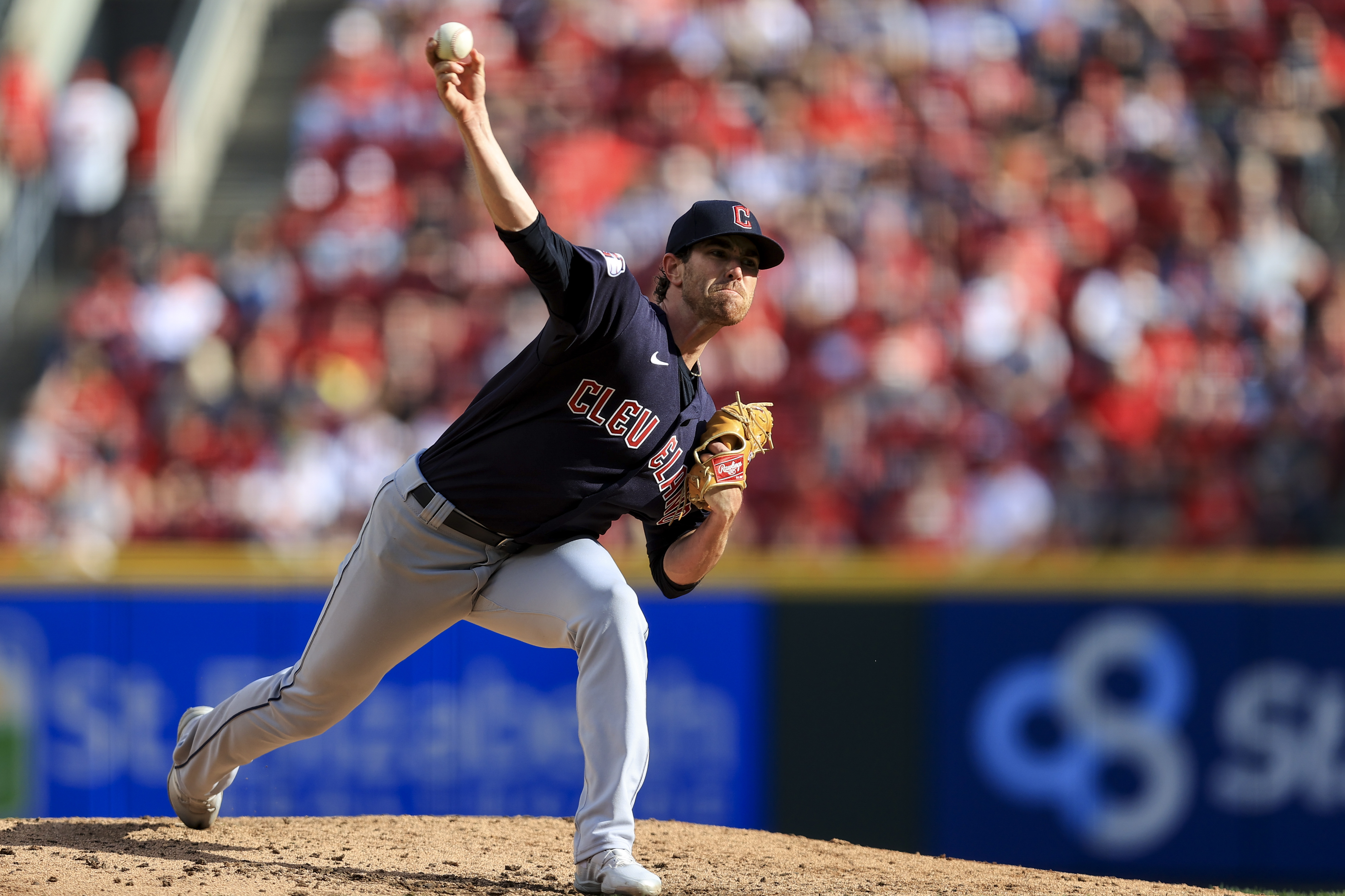 Joe Burrow throws first pitch to Zac Taylor on Reds' Opening Day