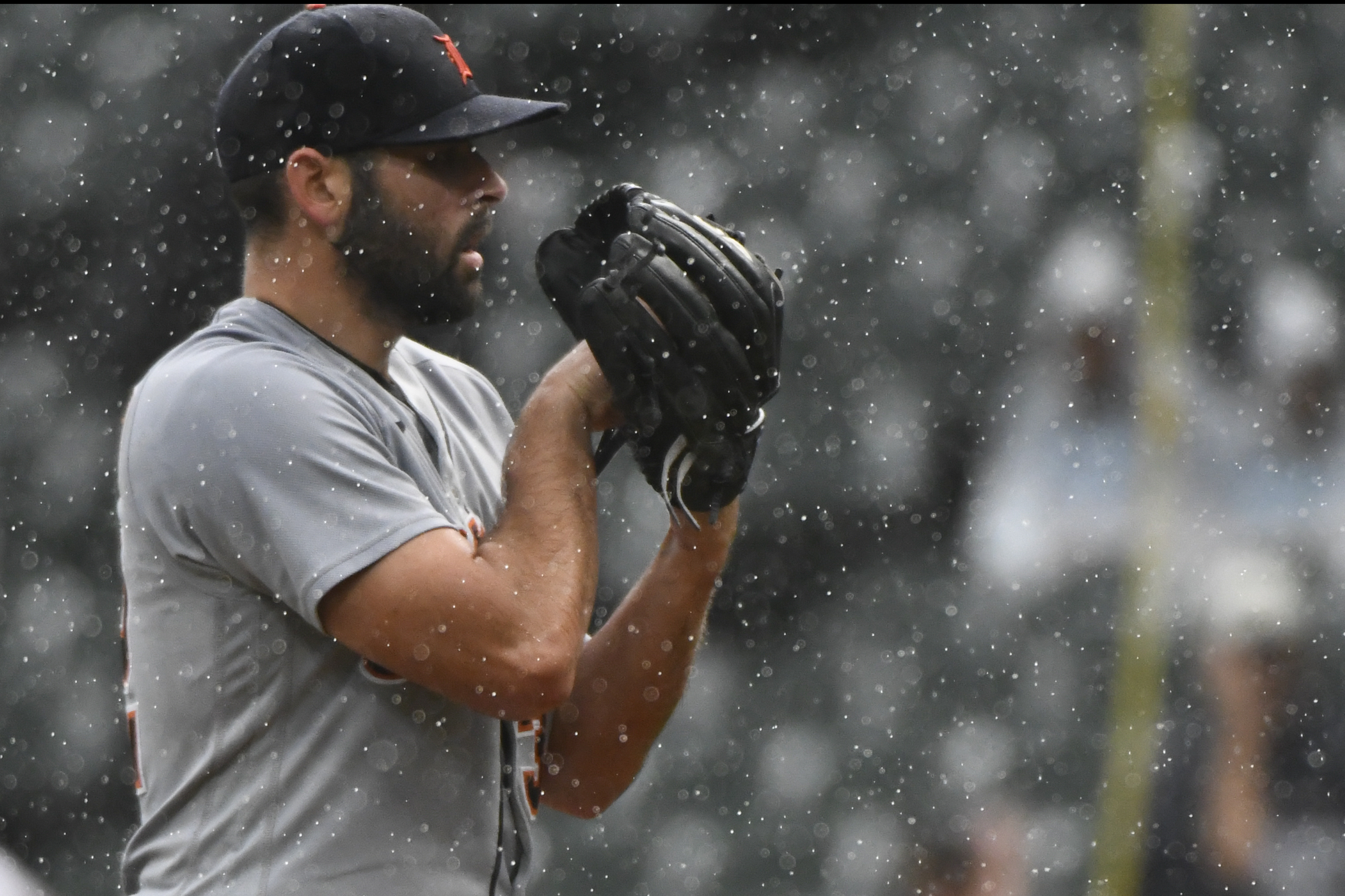 Detroit Tigers' Daniel Norris Bonds with Young Fan With Cancer (VIDEO)