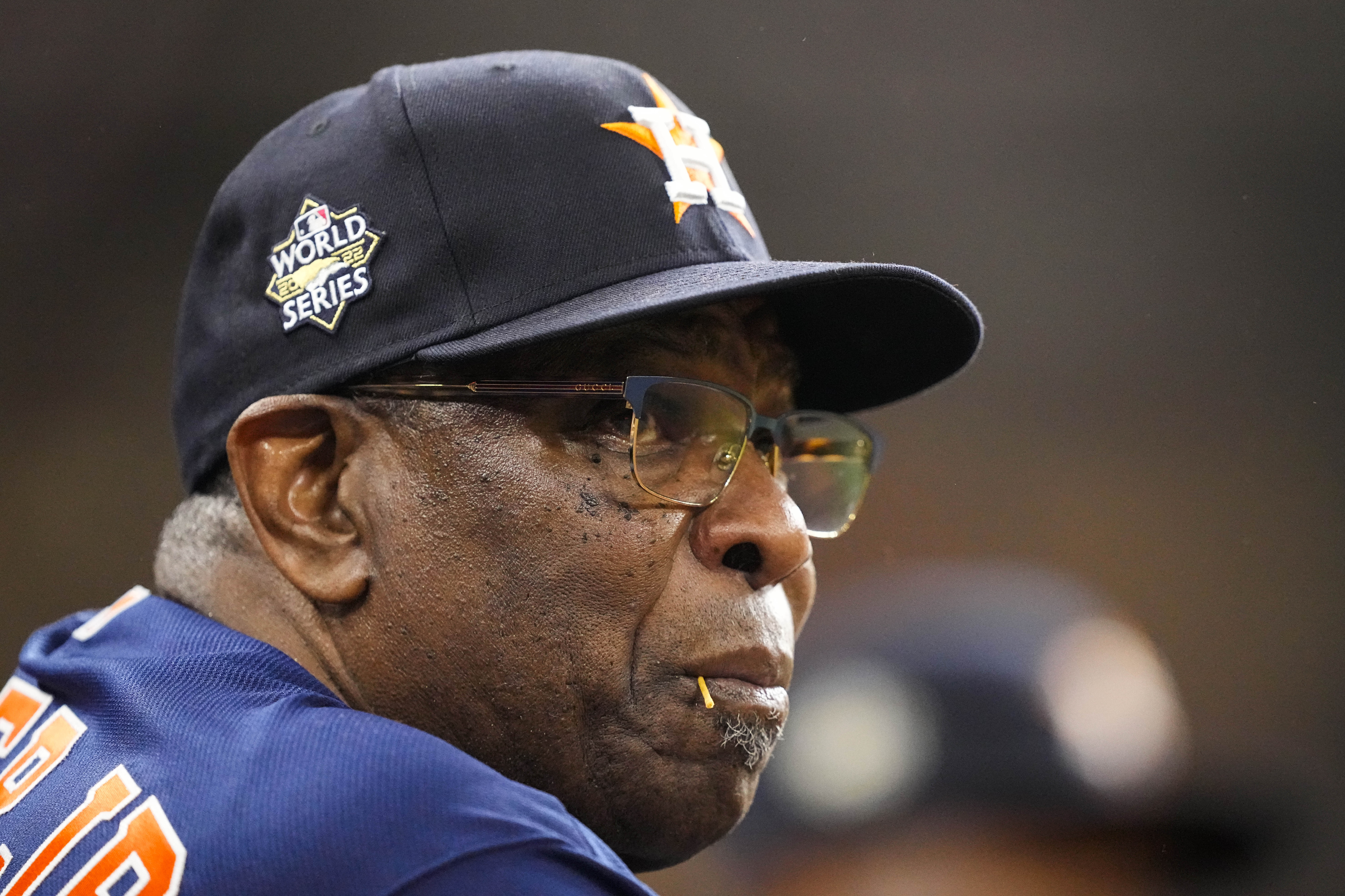 Dusty Baker's delicate touch: From babysitting Barry Bonds to managing  Astros