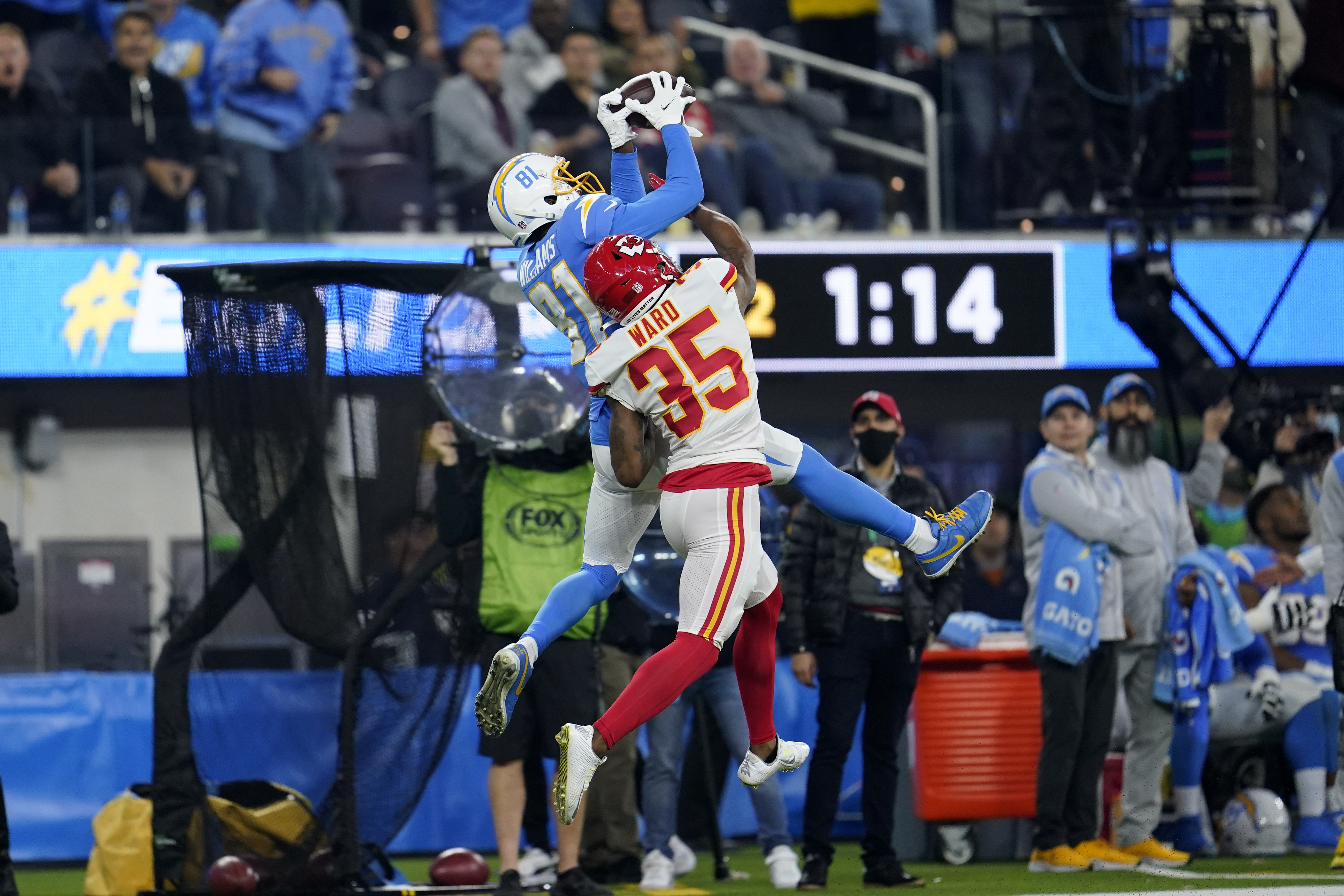 Mecole Hardman Broke His TV Watching Chiefs-Chargers