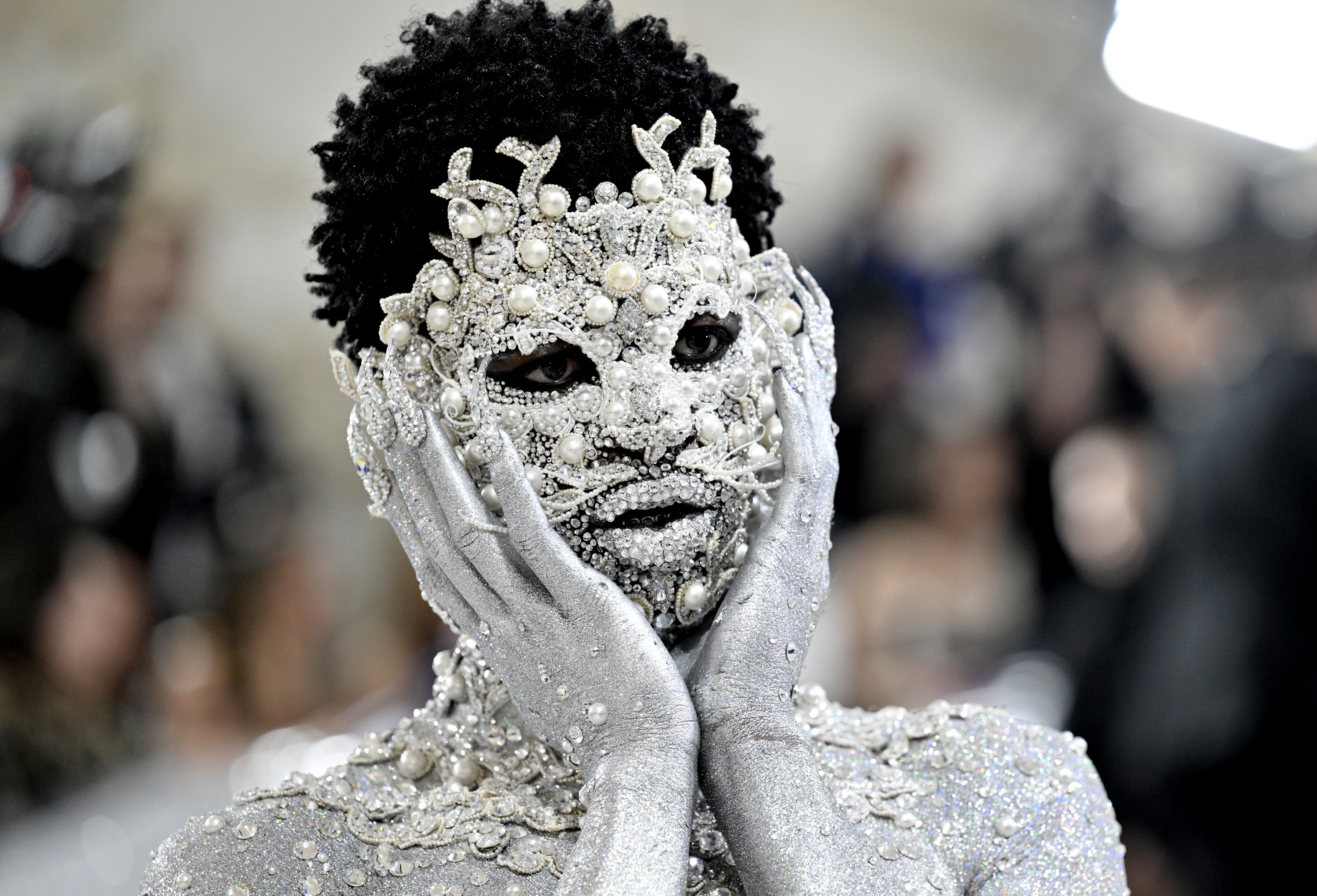 Met Gala 2023 Live Updates & Highlights From The Red Carpet—Pearls, Cats  and More
