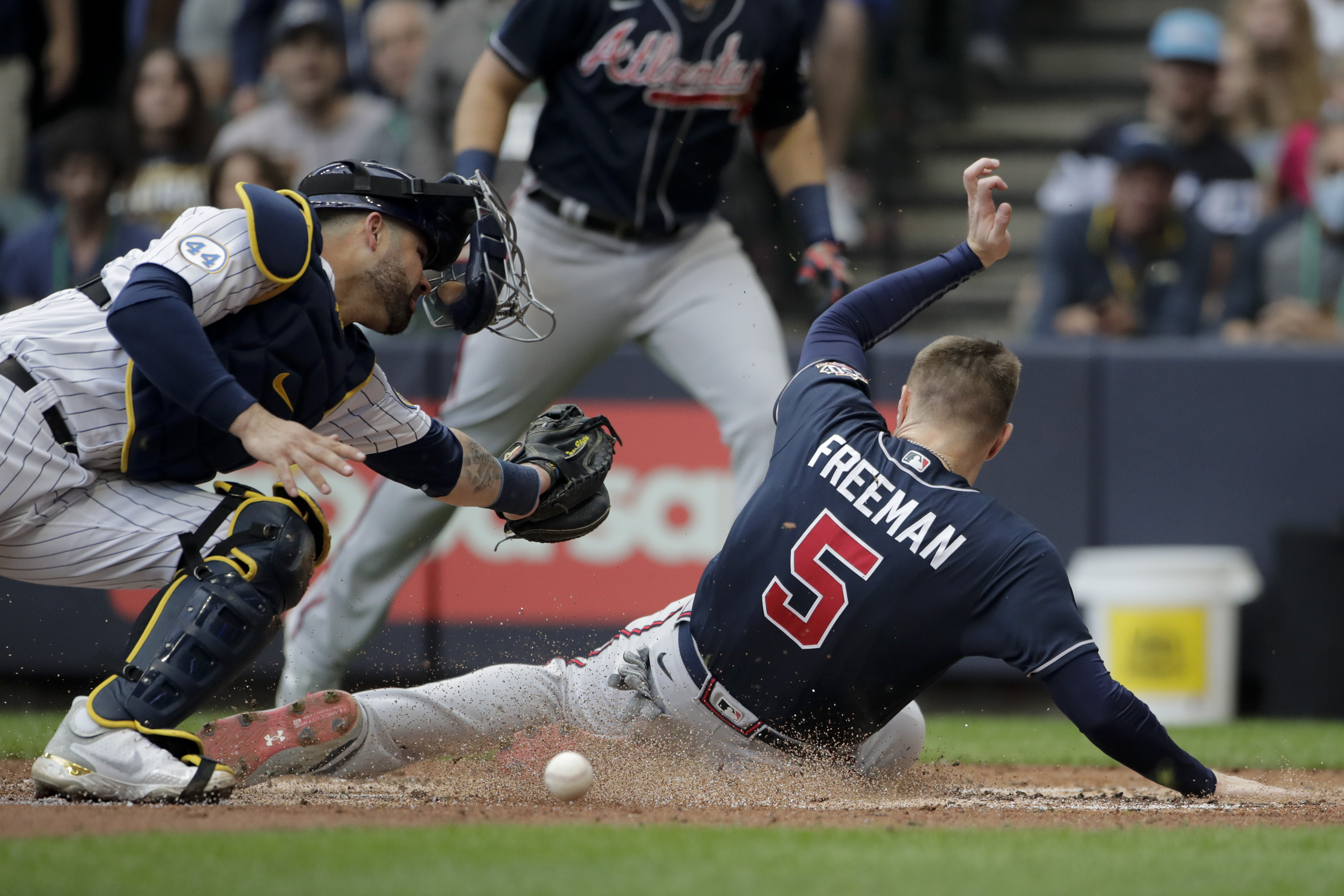 Braves' Fried dominates Brewers in Game 2 to tie NLDS