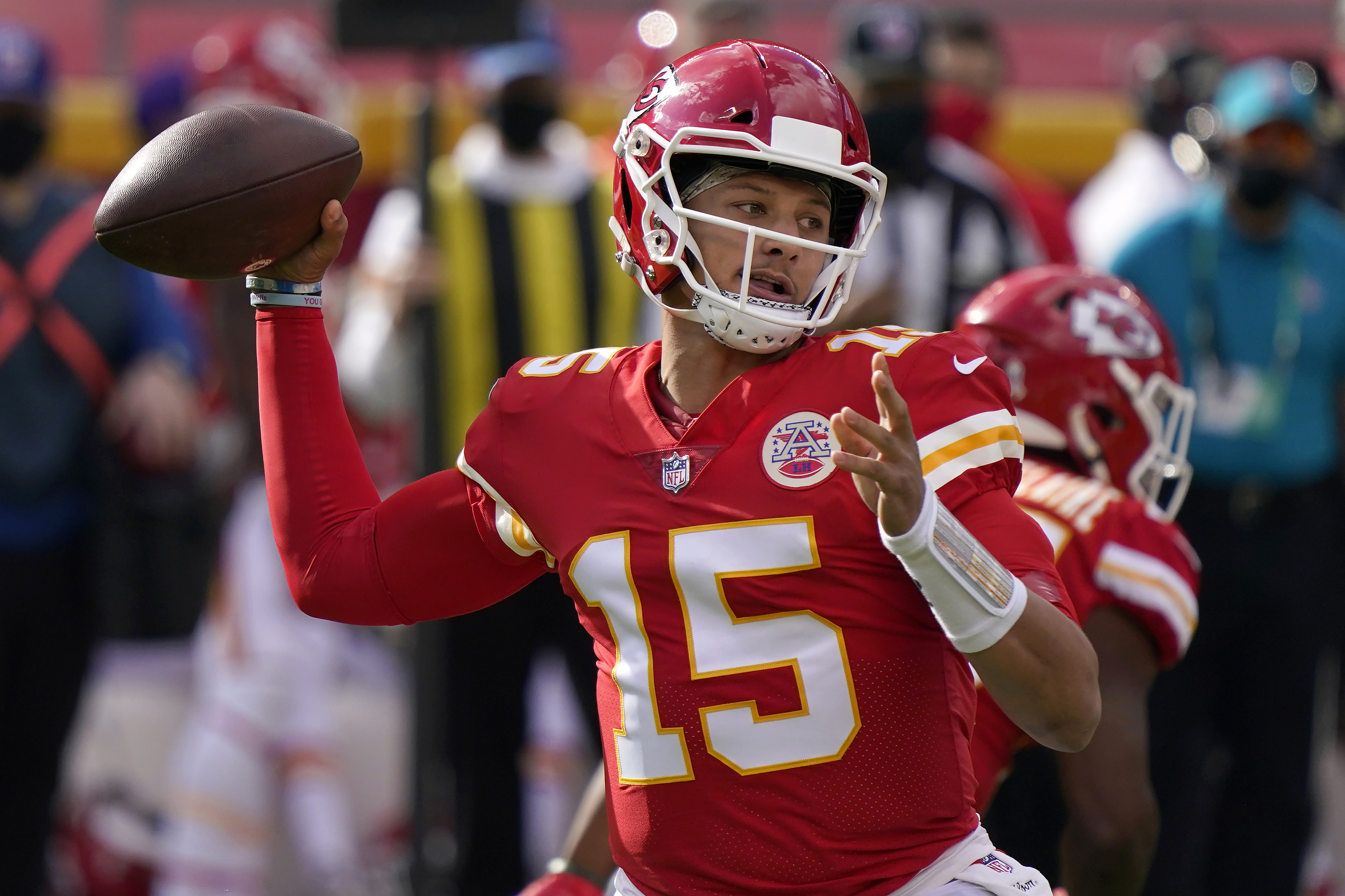 Chiefs hold on to beat Panthers, 33-31