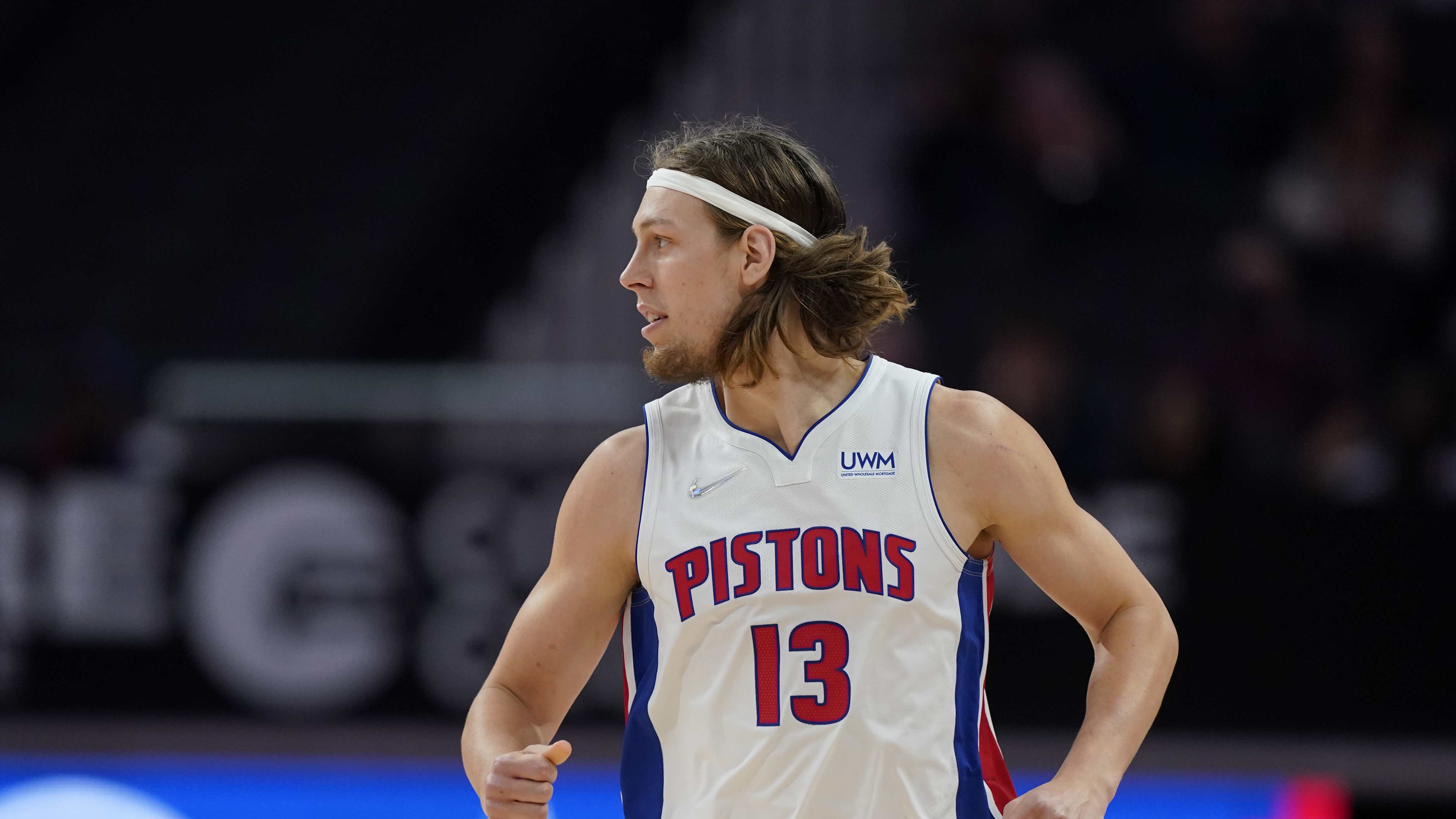 Detroit Pistons' Kelly Olynyk out at least 6 weeks with MCL sprain