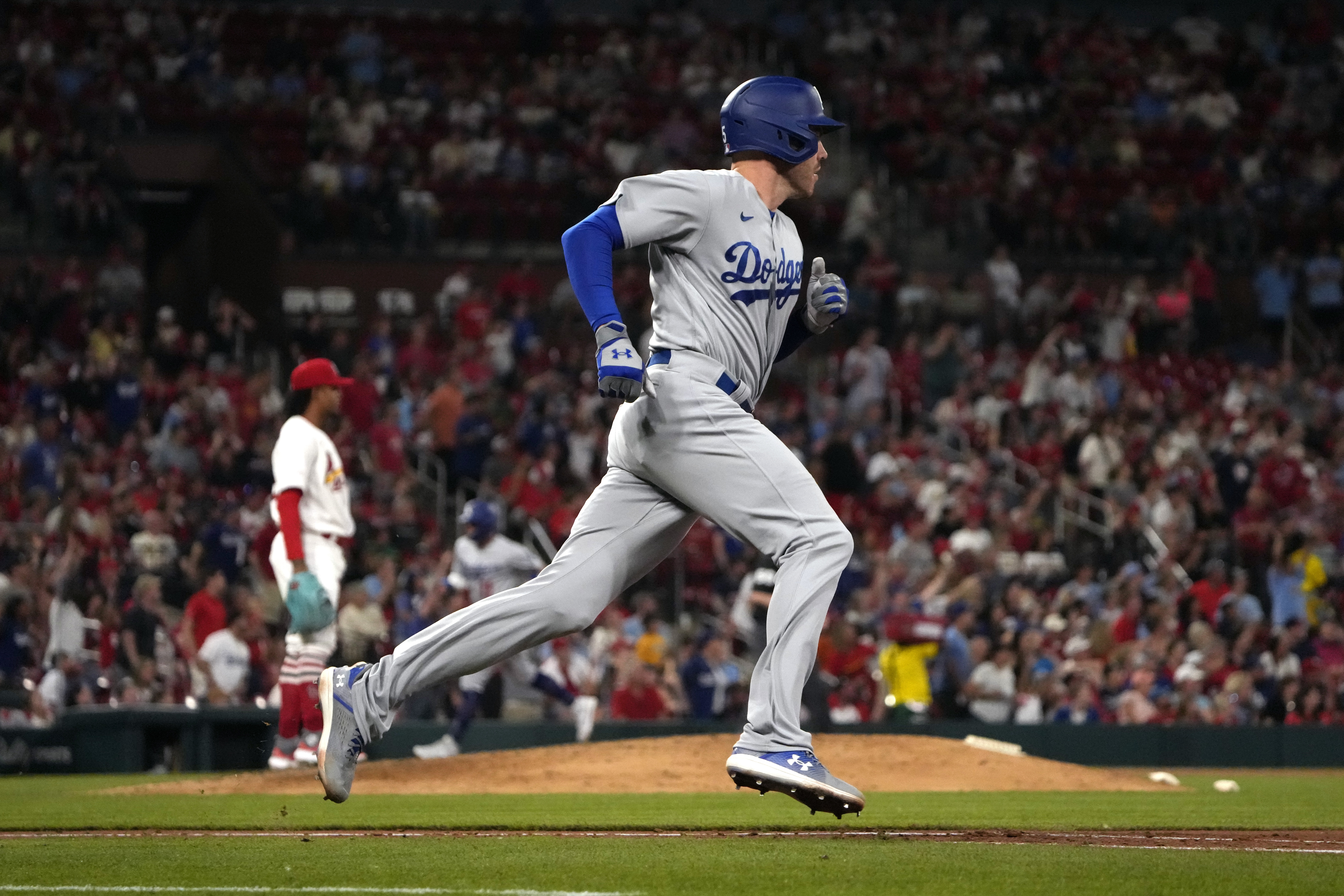 Nolan Gorman powers Cardinals past Dodgers