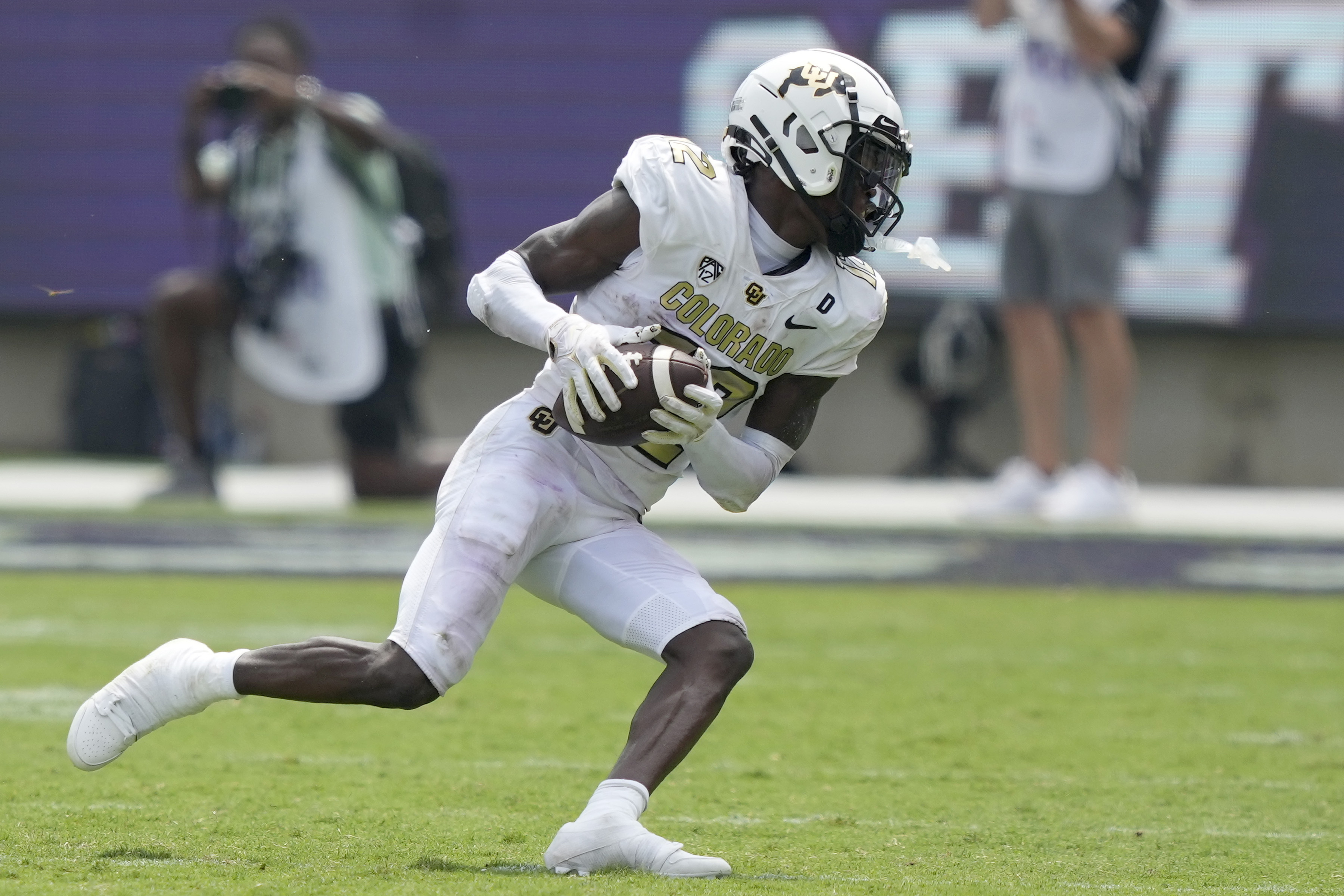 Colorado pulls off shocker in Deion Sanders' debut, 45-42 over TCU