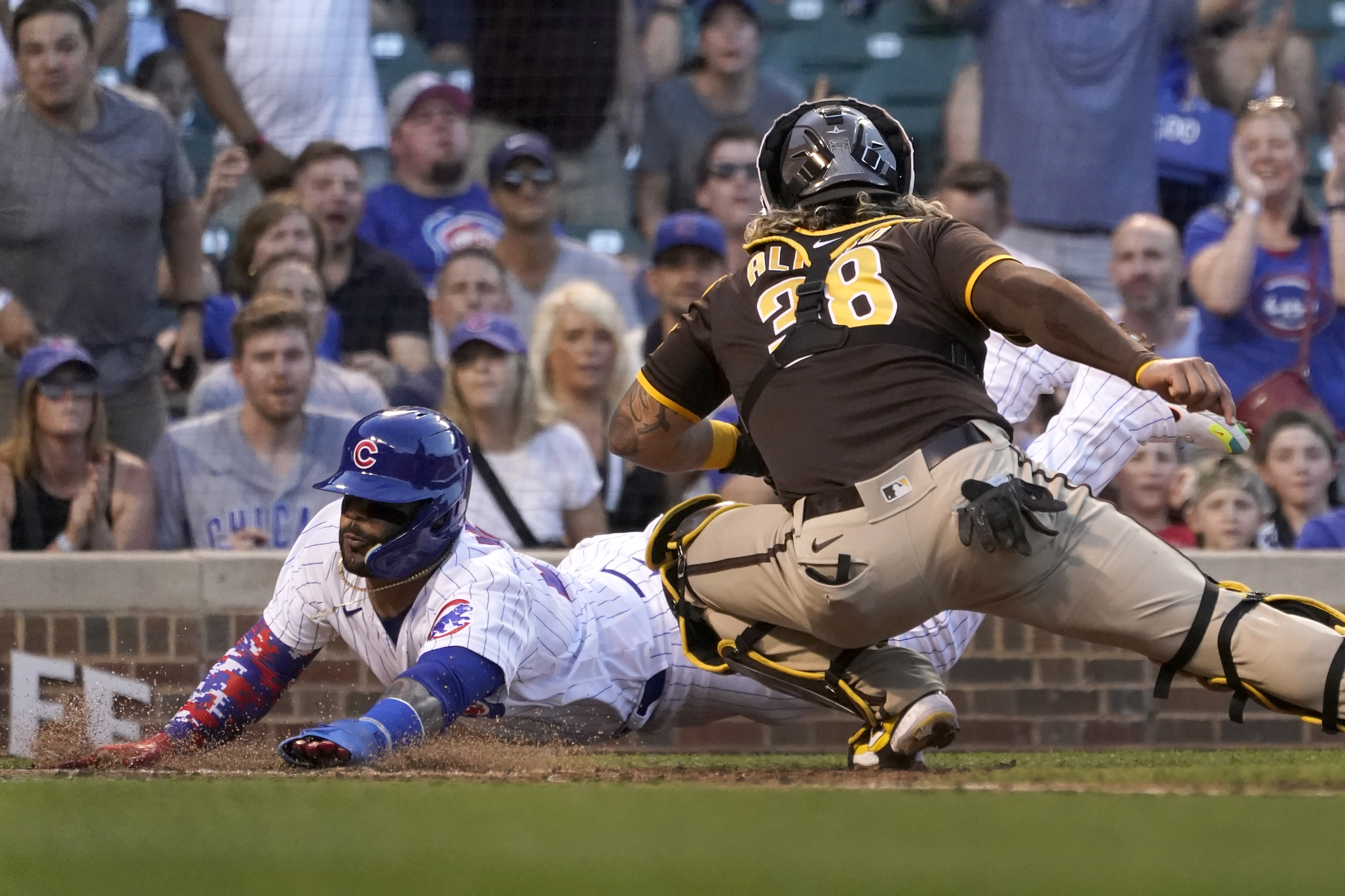 Machado, Padres beat Cubs 5-4 in Clevinger's return