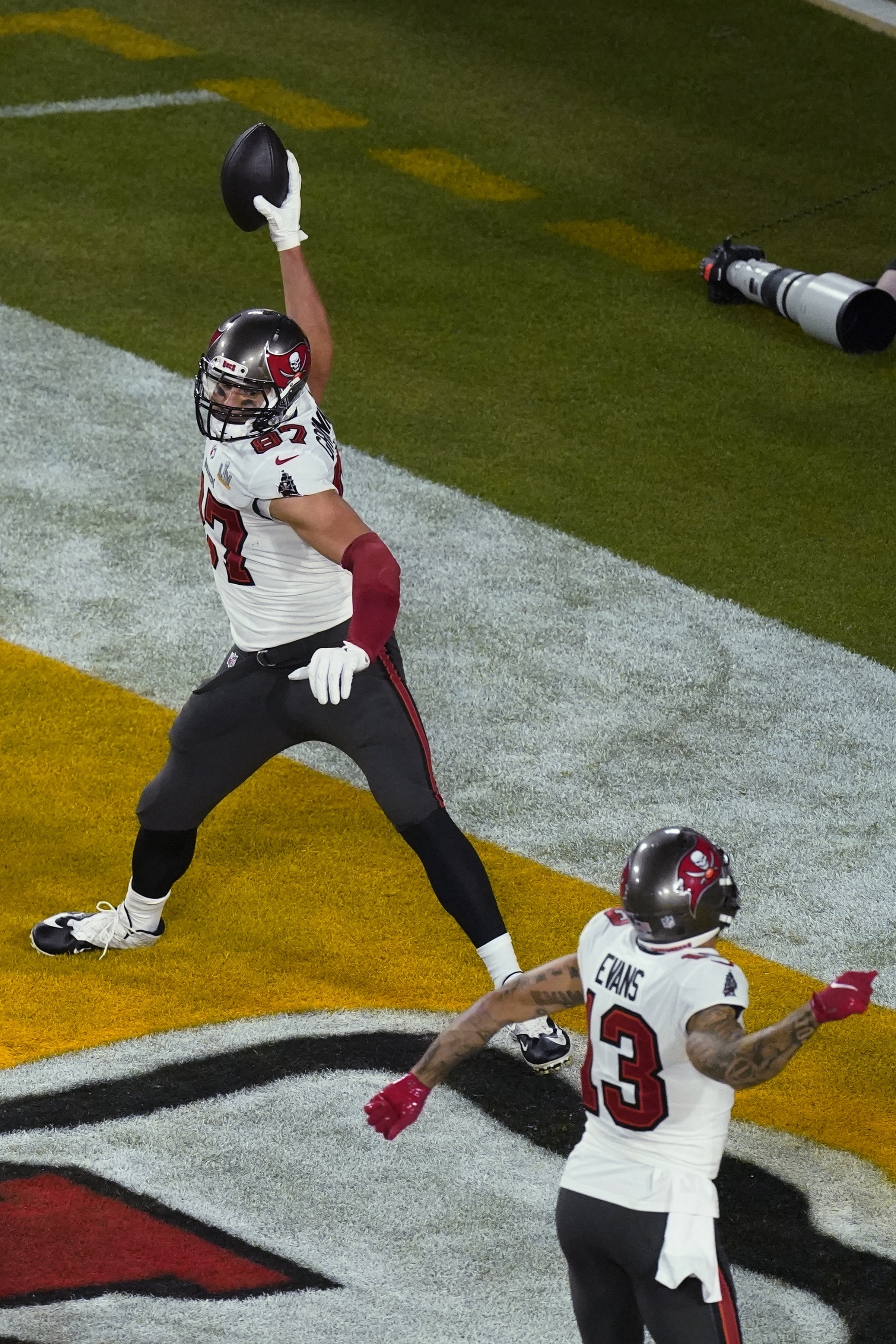 Tom Brady wins Super Bowl No. 7, Buccaneers beat Chiefs 31-9