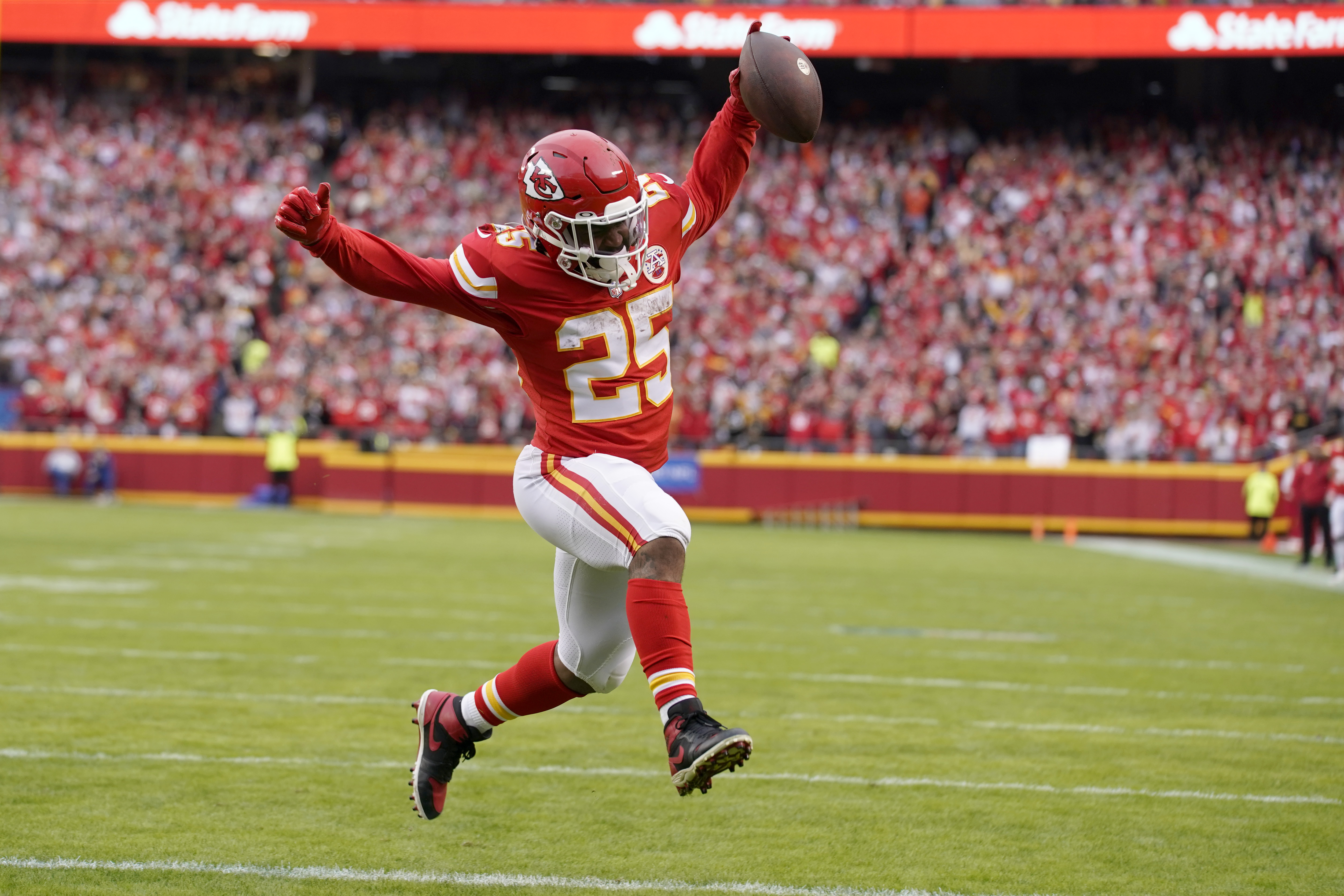 DIVISION CHAMPS! Chiefs rout Steelers to clinch sixth straight AFC West  title