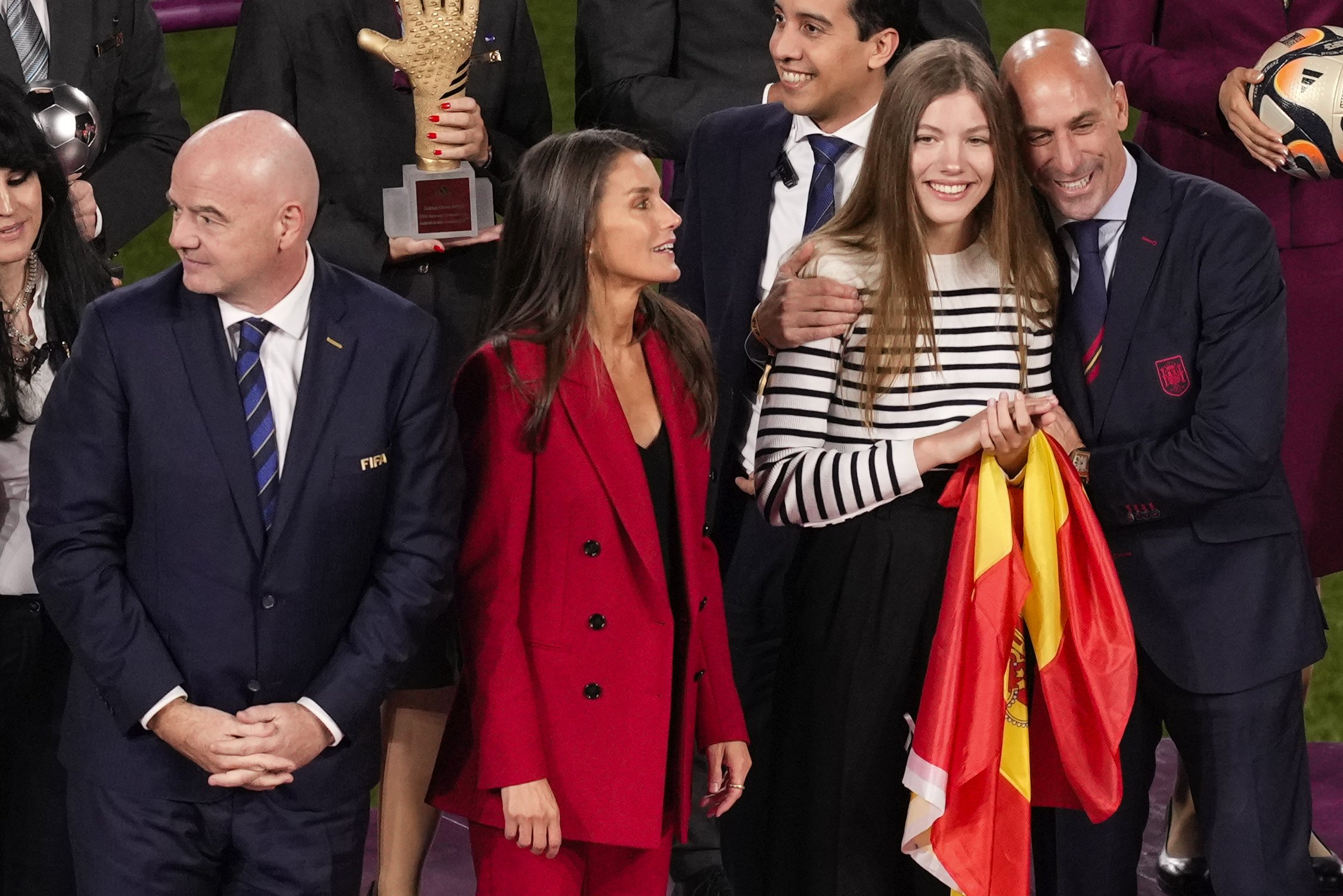 Spain soccer head won't resign for kissing player at World Cup