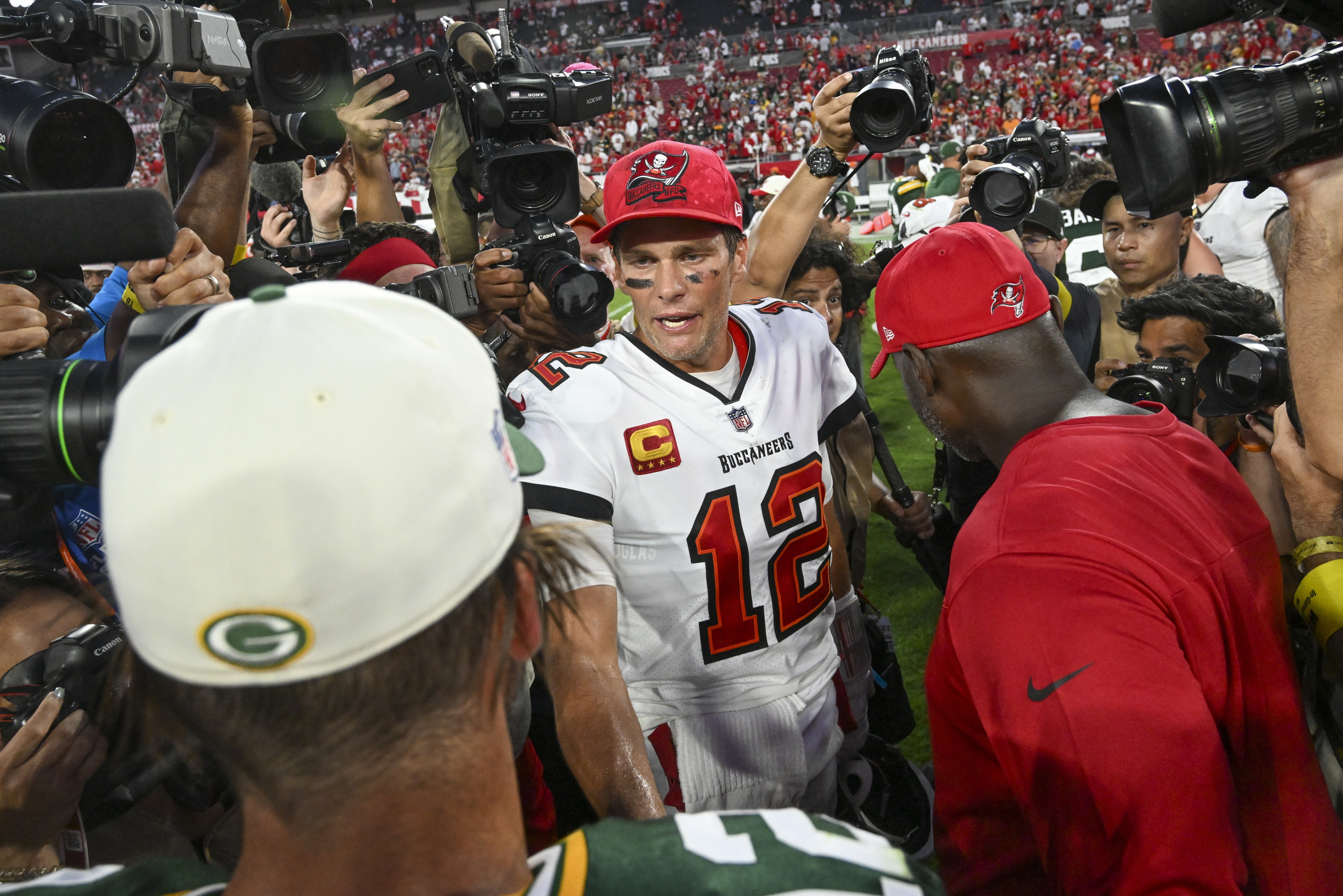 Aaron Rodgers suggests he played part in Bucs' penalty during 2-point try