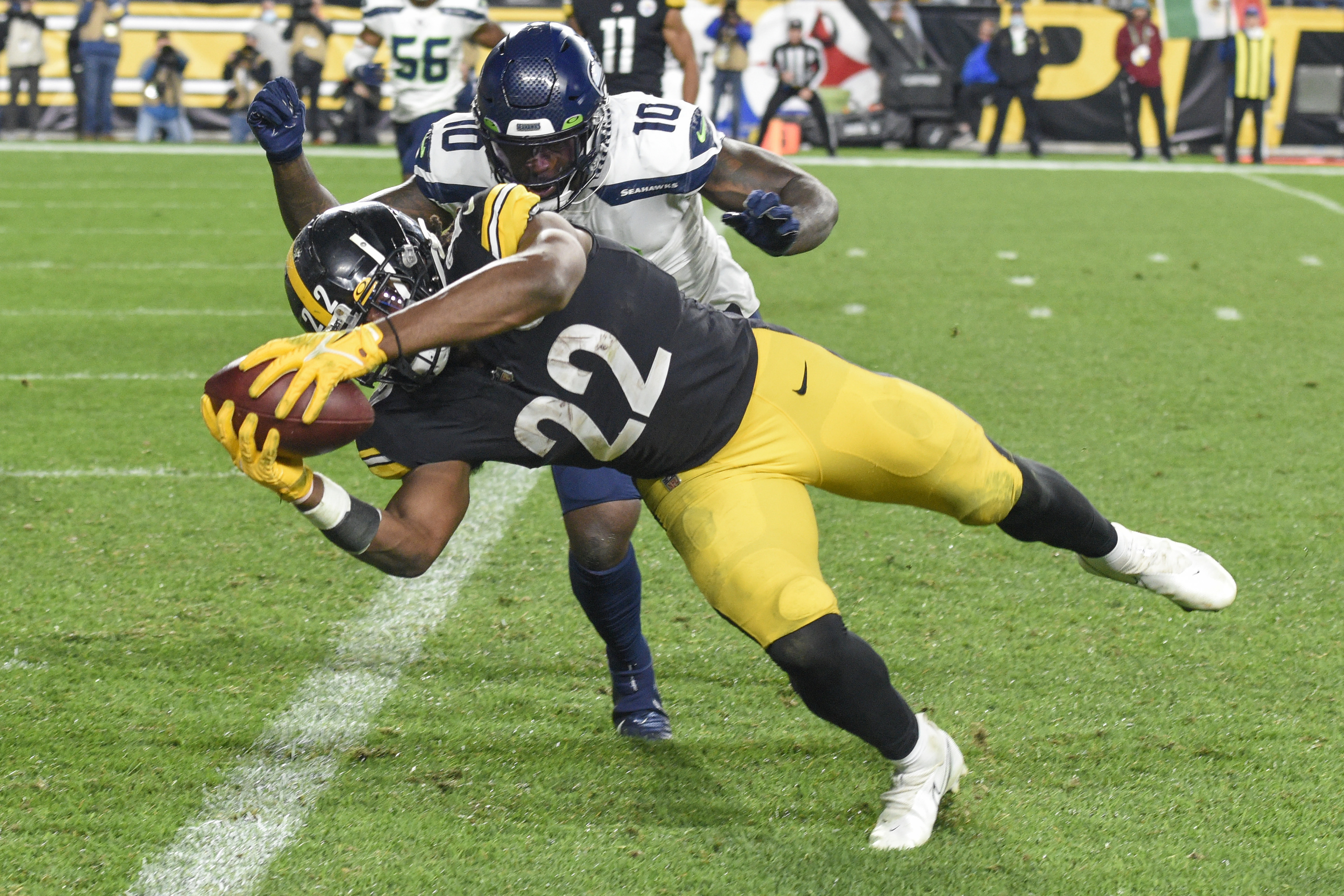 Watt forces fumble in overtime, Steelers edge Seahawks 23-20