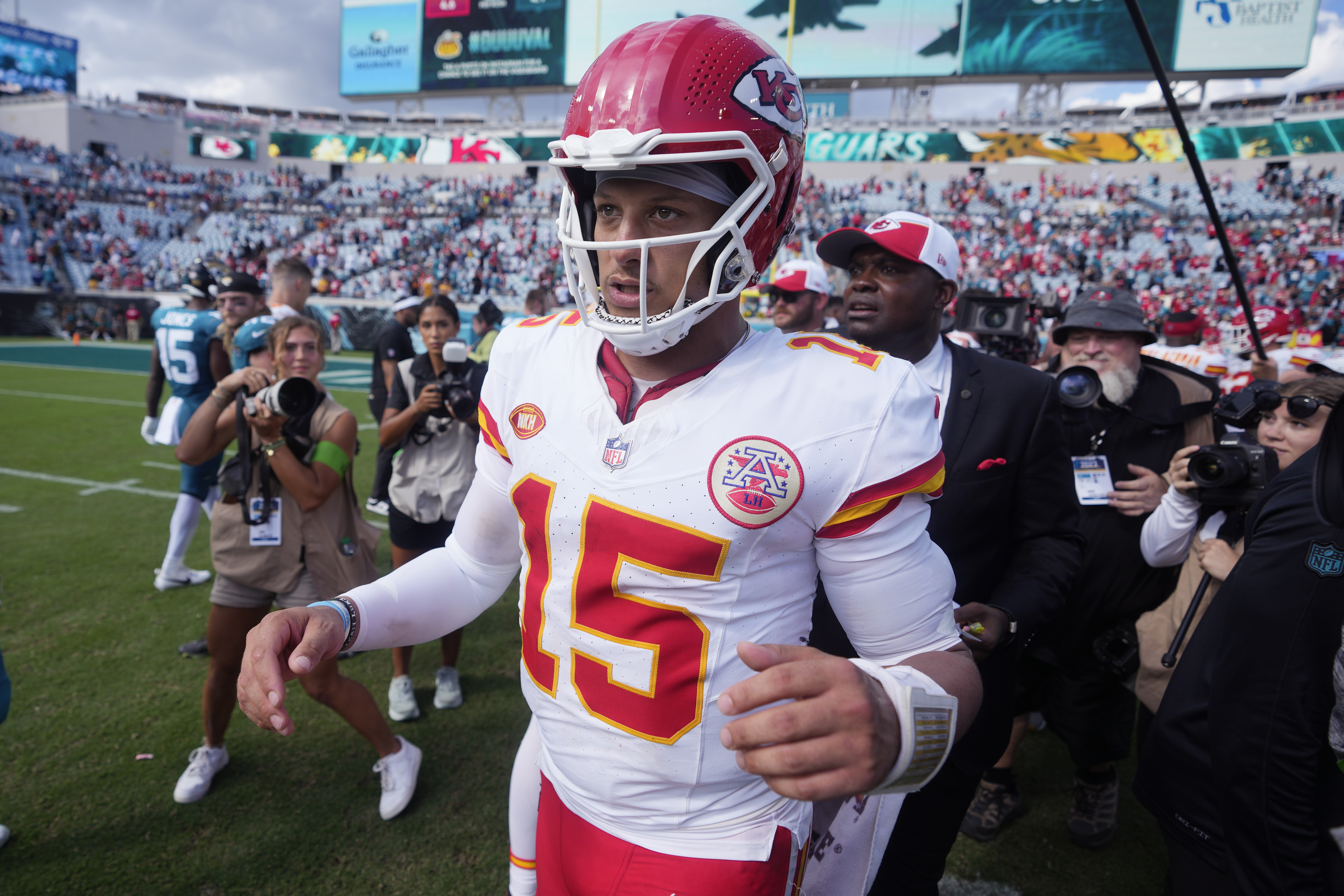 Patrick Mahomes restructures contract with Kansas City Chiefs for record  4-year deal