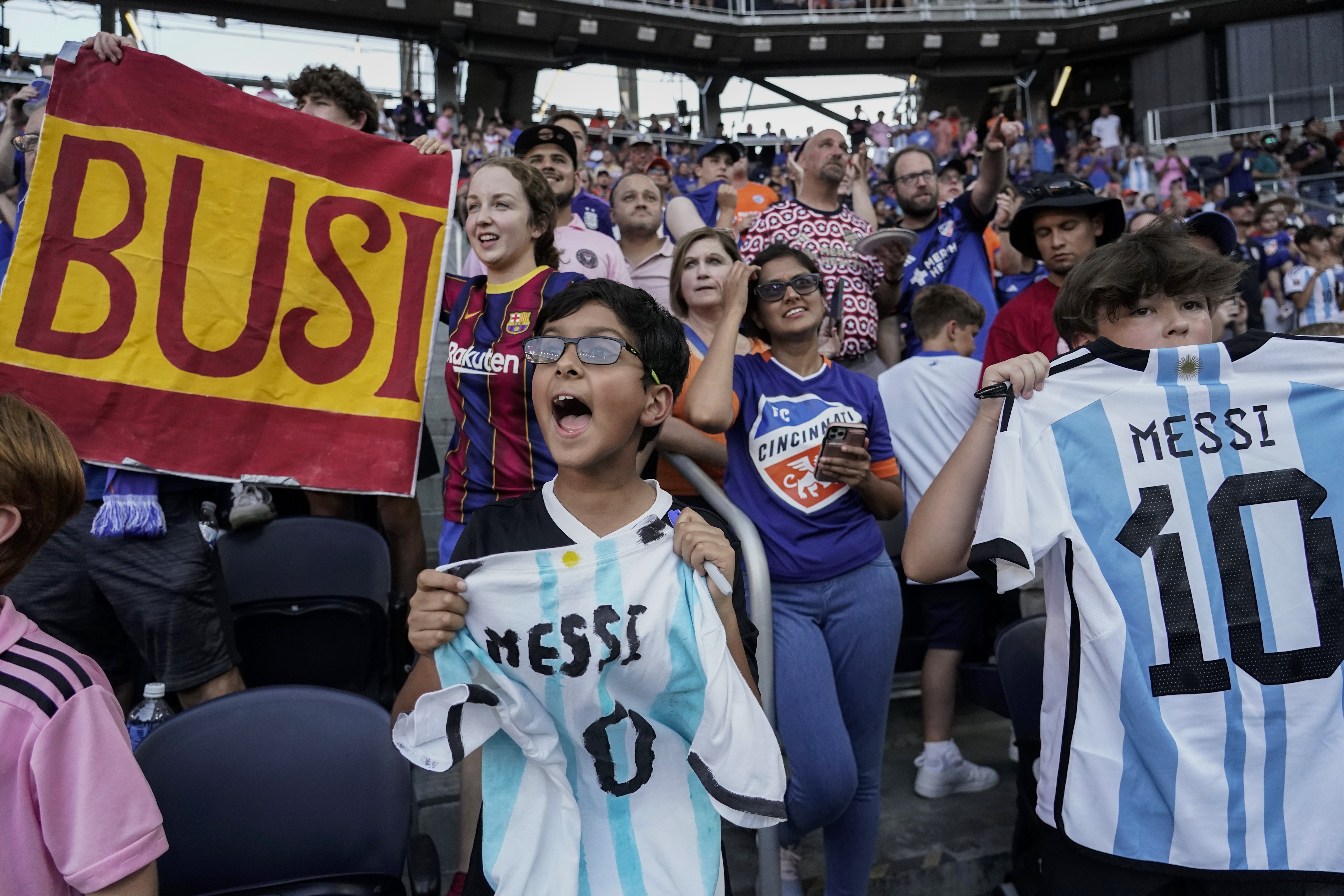 WATCH: Joe Burrow and Bengals crew cheer for FC Cincinnati as Lionel Messi  puts on a clinic for Inter Miami