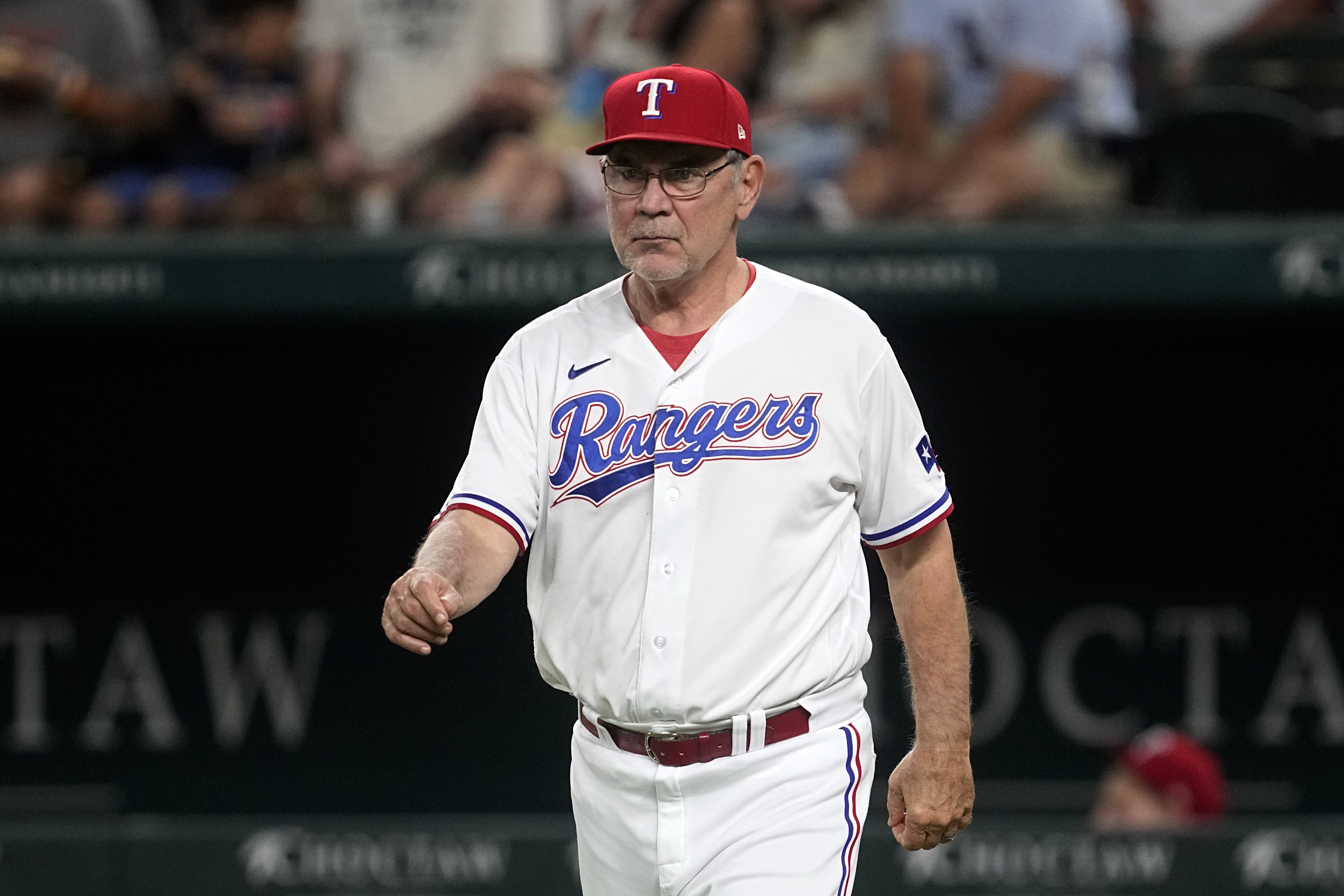 Astros pummel reeling Rangers 14-1