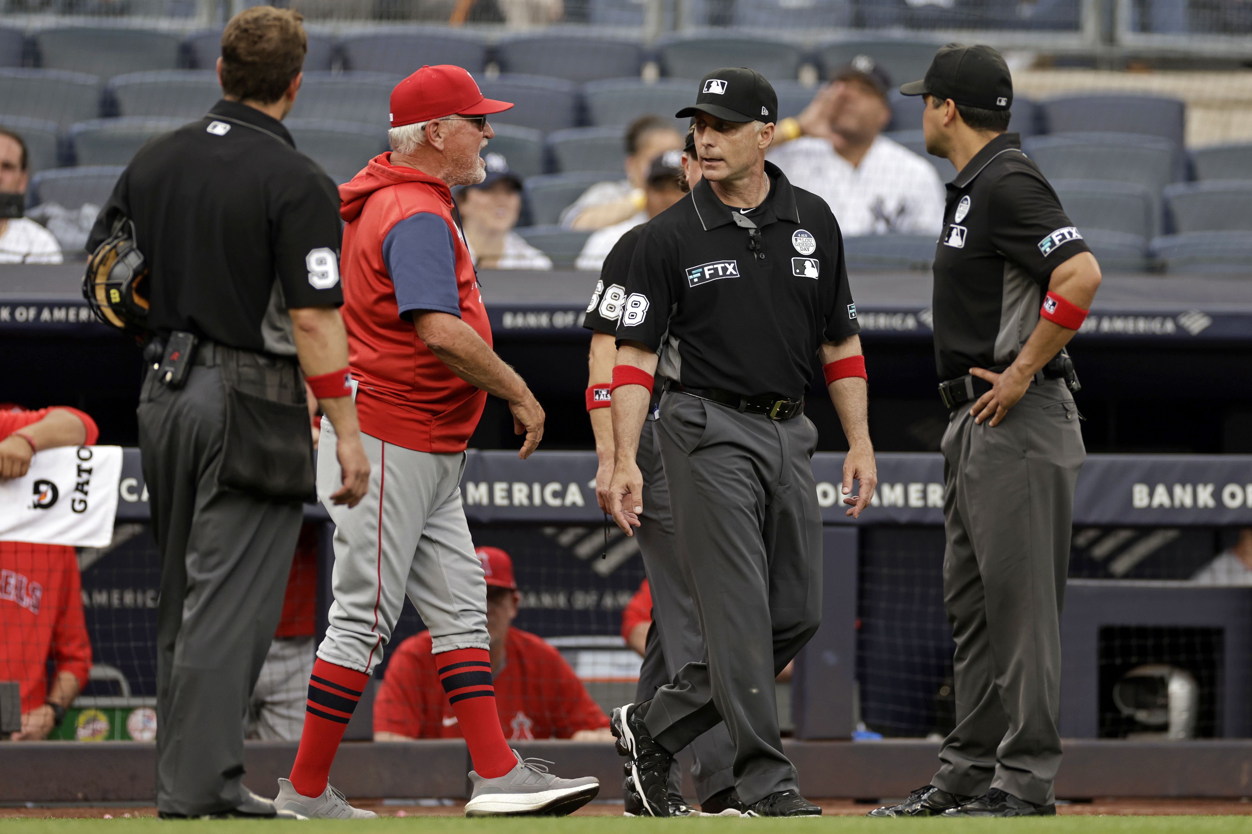 Cubs Joe Maddon goes back with Mike Scioscia