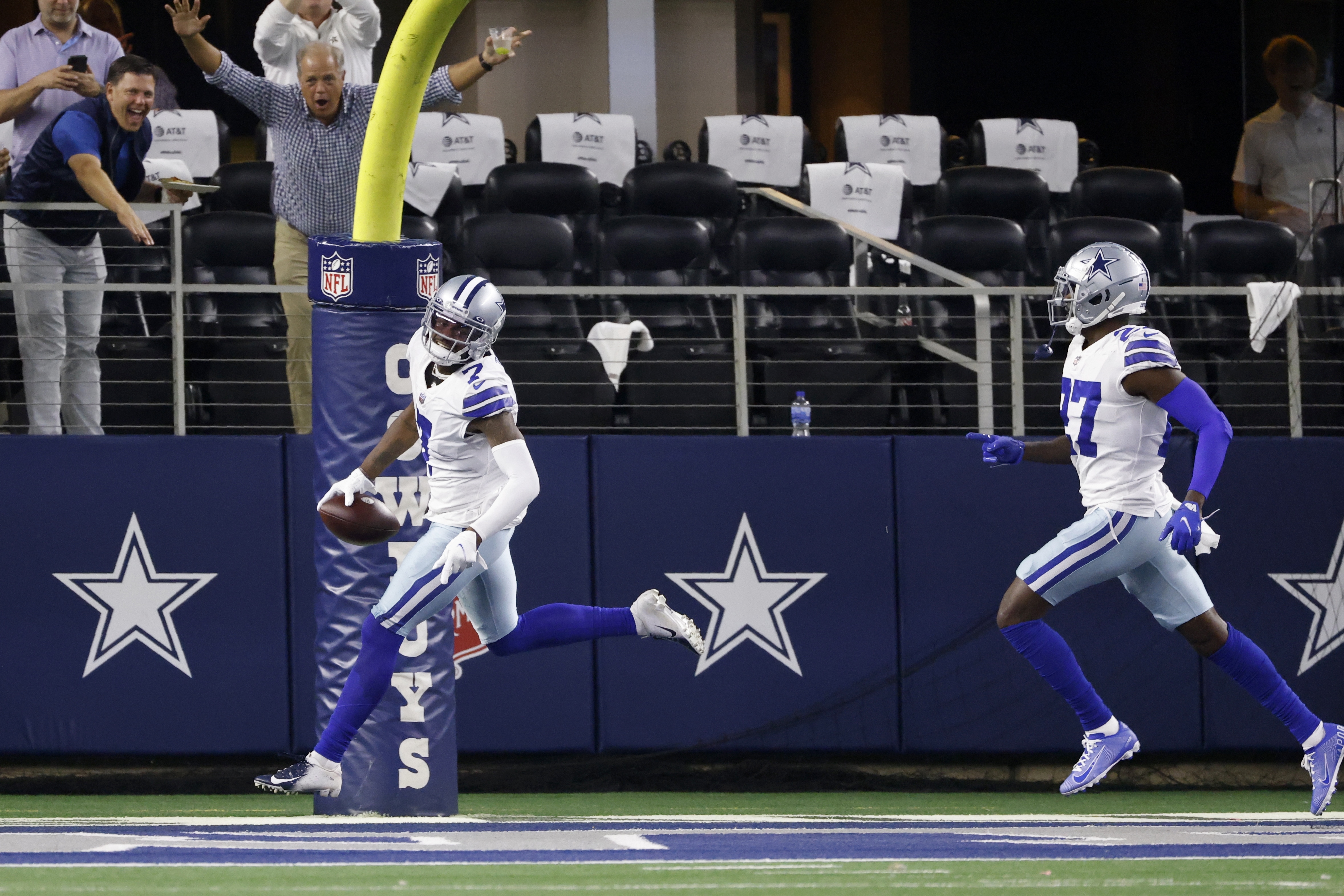 Dallas Cowboys running back Ezekiel Elliott (21) leaves the field following  the Dallas Cowboys and the Philadelphia Eagles NFL football game in  Arlington, Texas, Monday, Sept. 27, 2021. (AP Photo/Ron Jenkins Stock