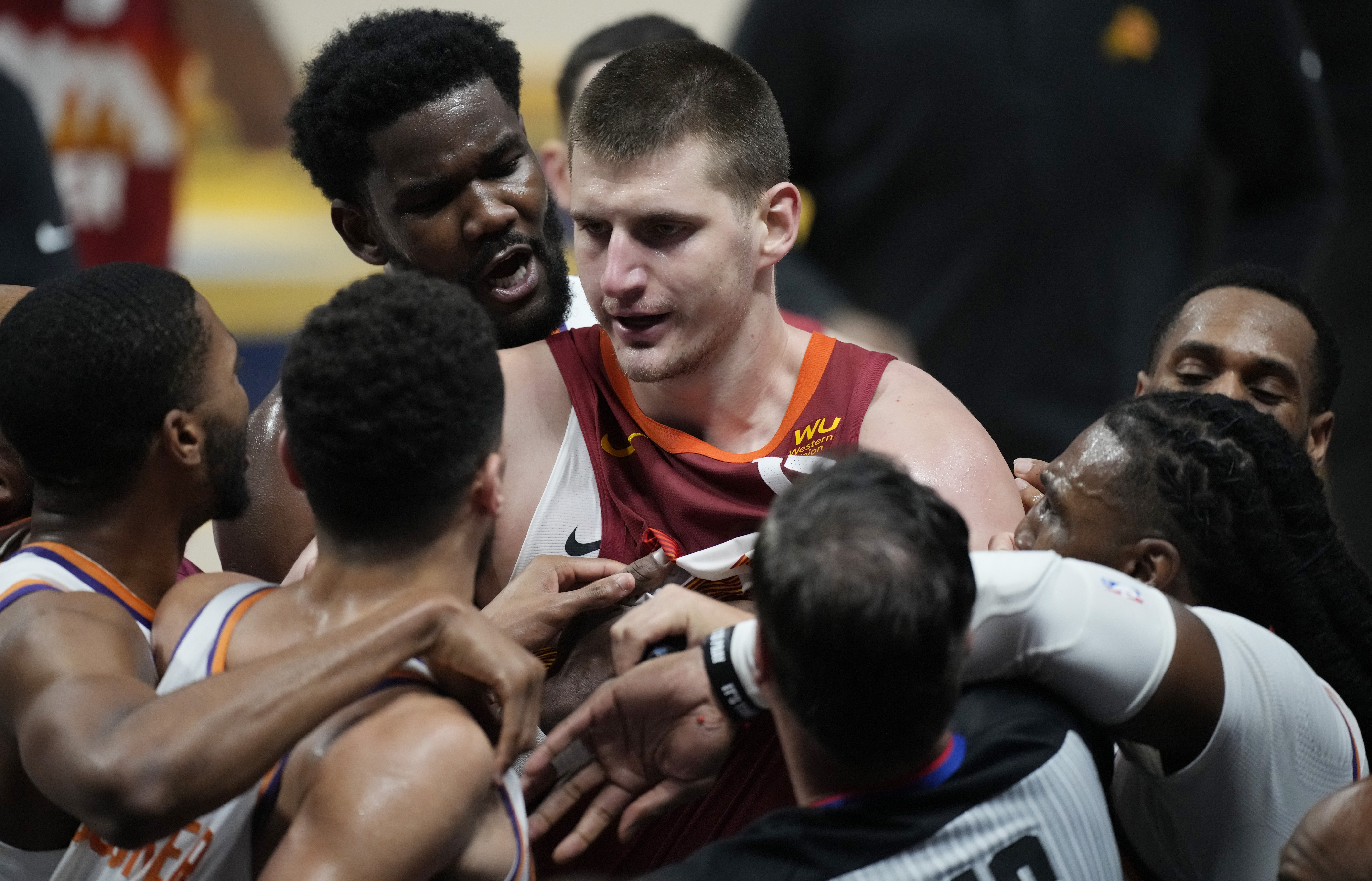 Booker, Paul spoil Jokic's MVP party, Suns take 3-0 lead