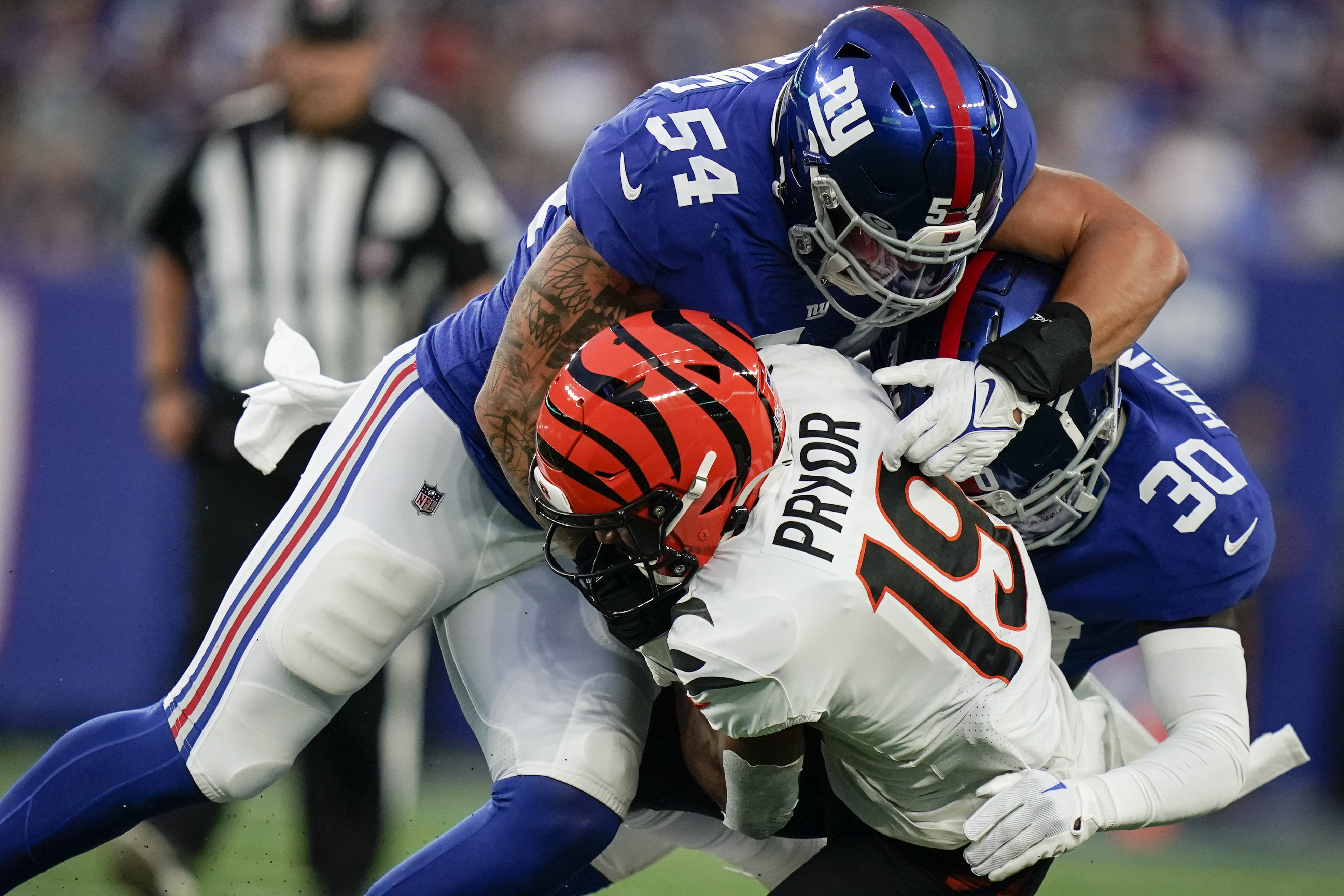 Webb rallies Giants over Bengals with 2 TD passes to Bachman