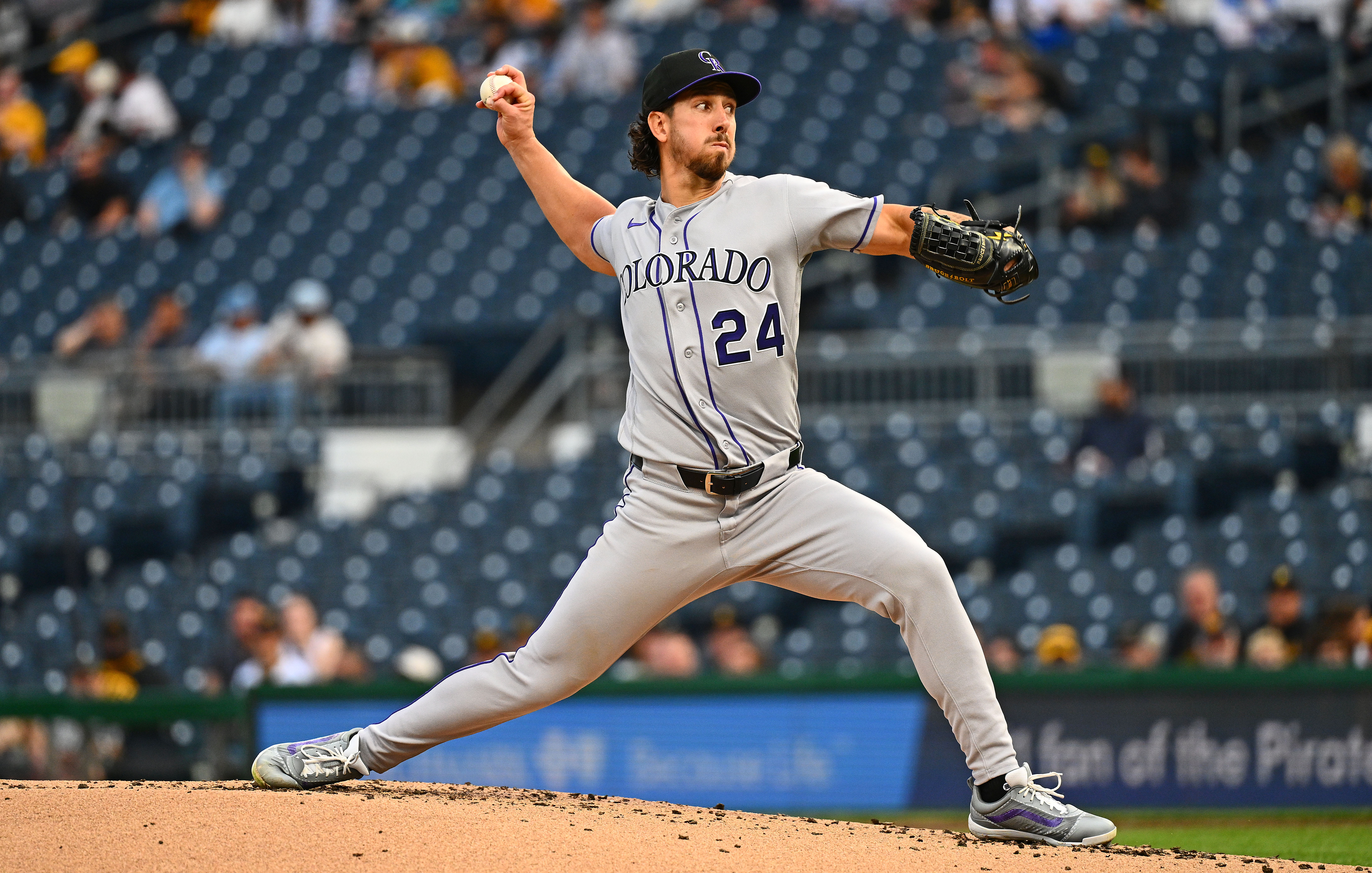 Paul Skenes takes a no-hitter into the 7th, strikes out 10 as