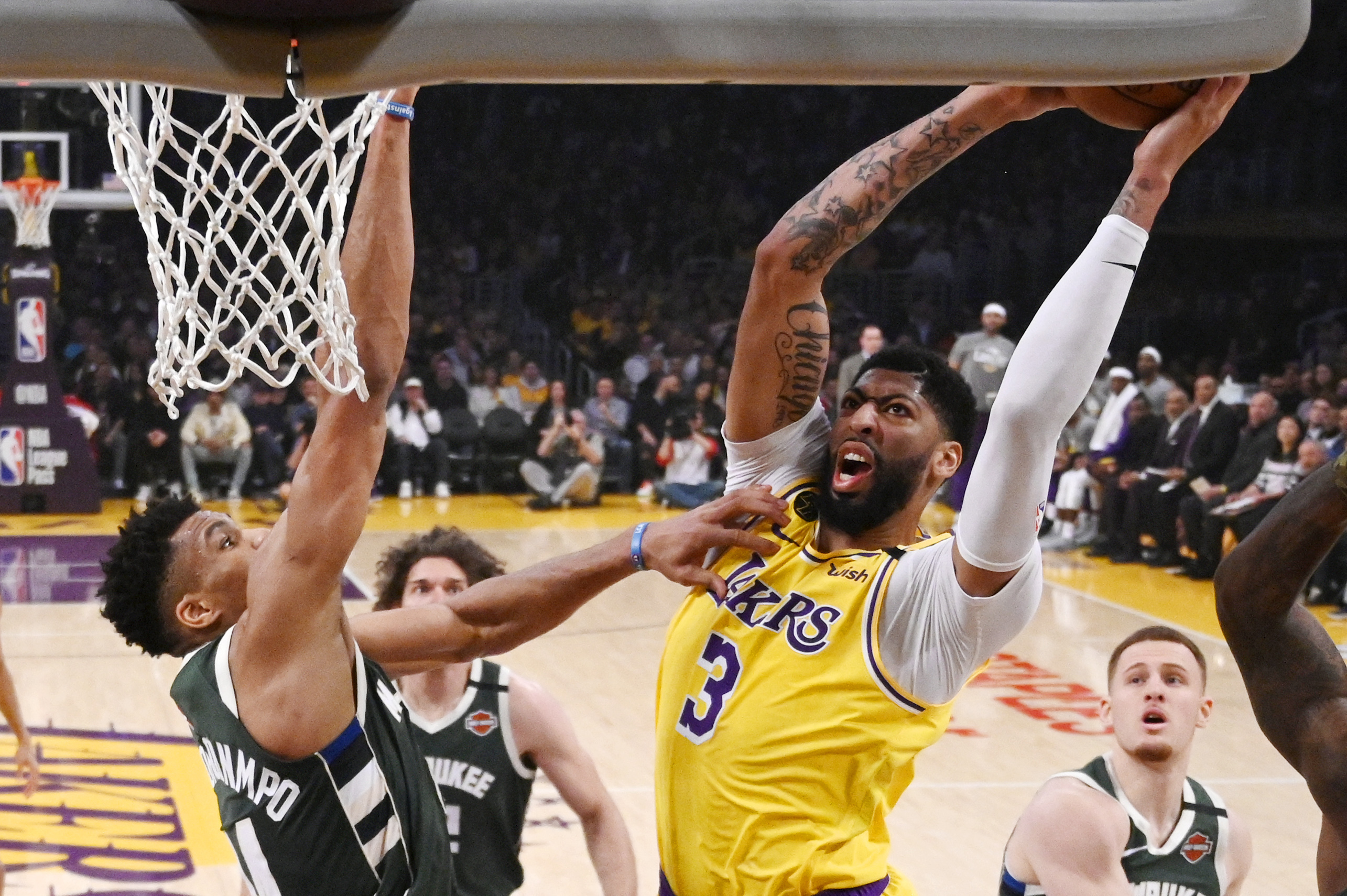 Lakers star Anthony Davis to wear own name on jersey - myKhel