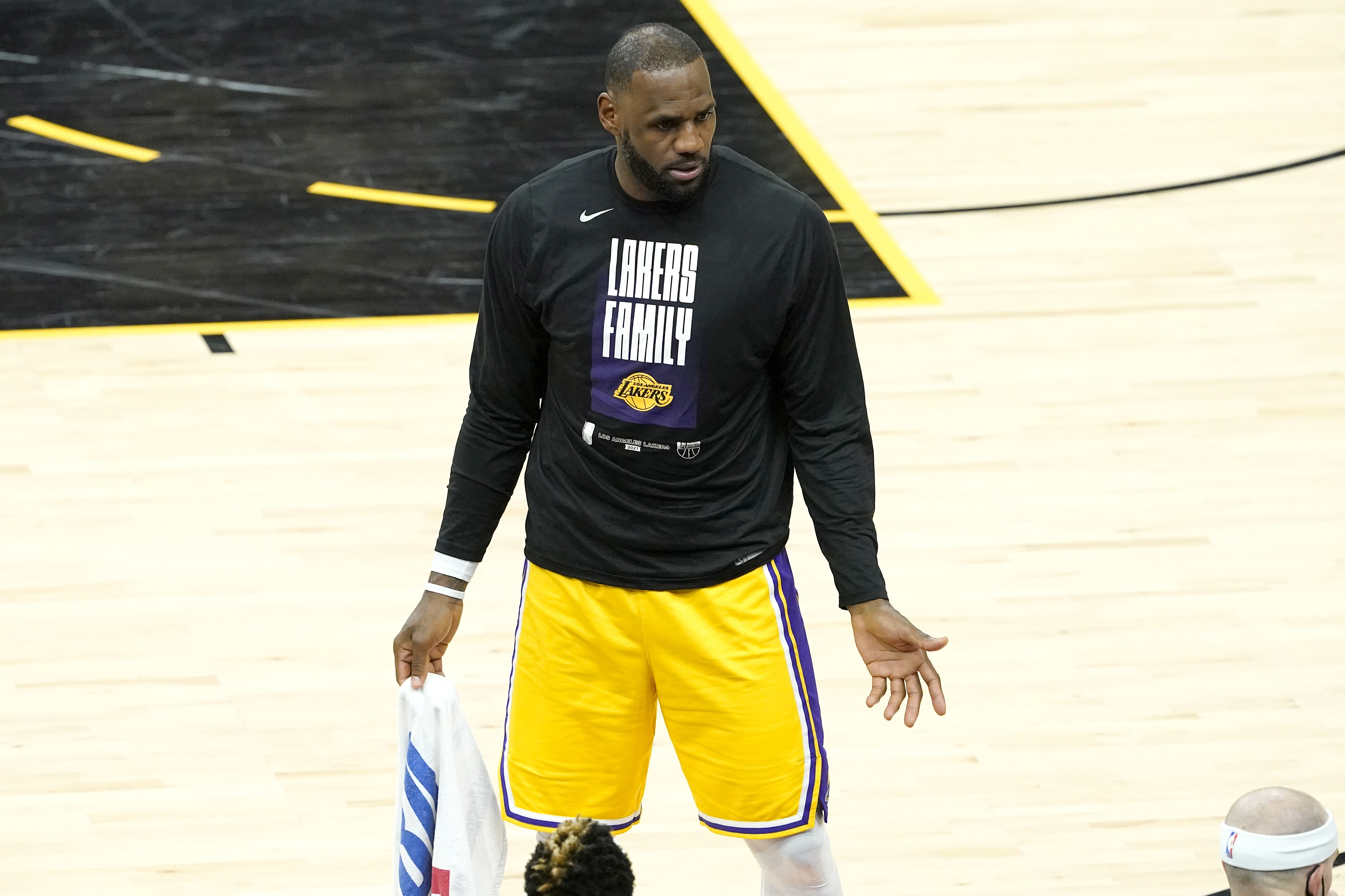 LeBron James Wears Kobe Bryant Tribute Jersey to Lakers Playoff