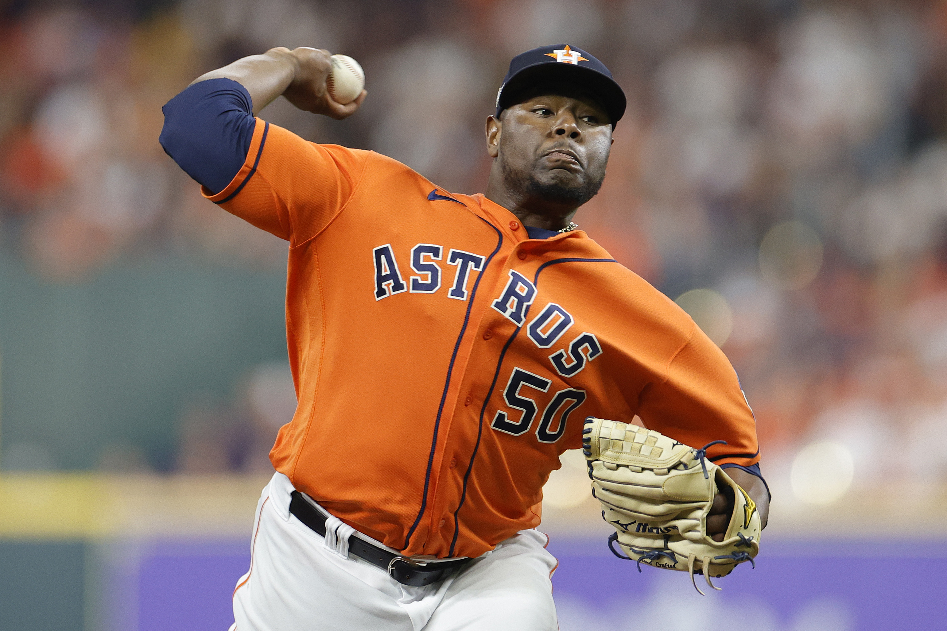 MLB source: Astros' right-handed relief pitcher Hector Neris declines player option