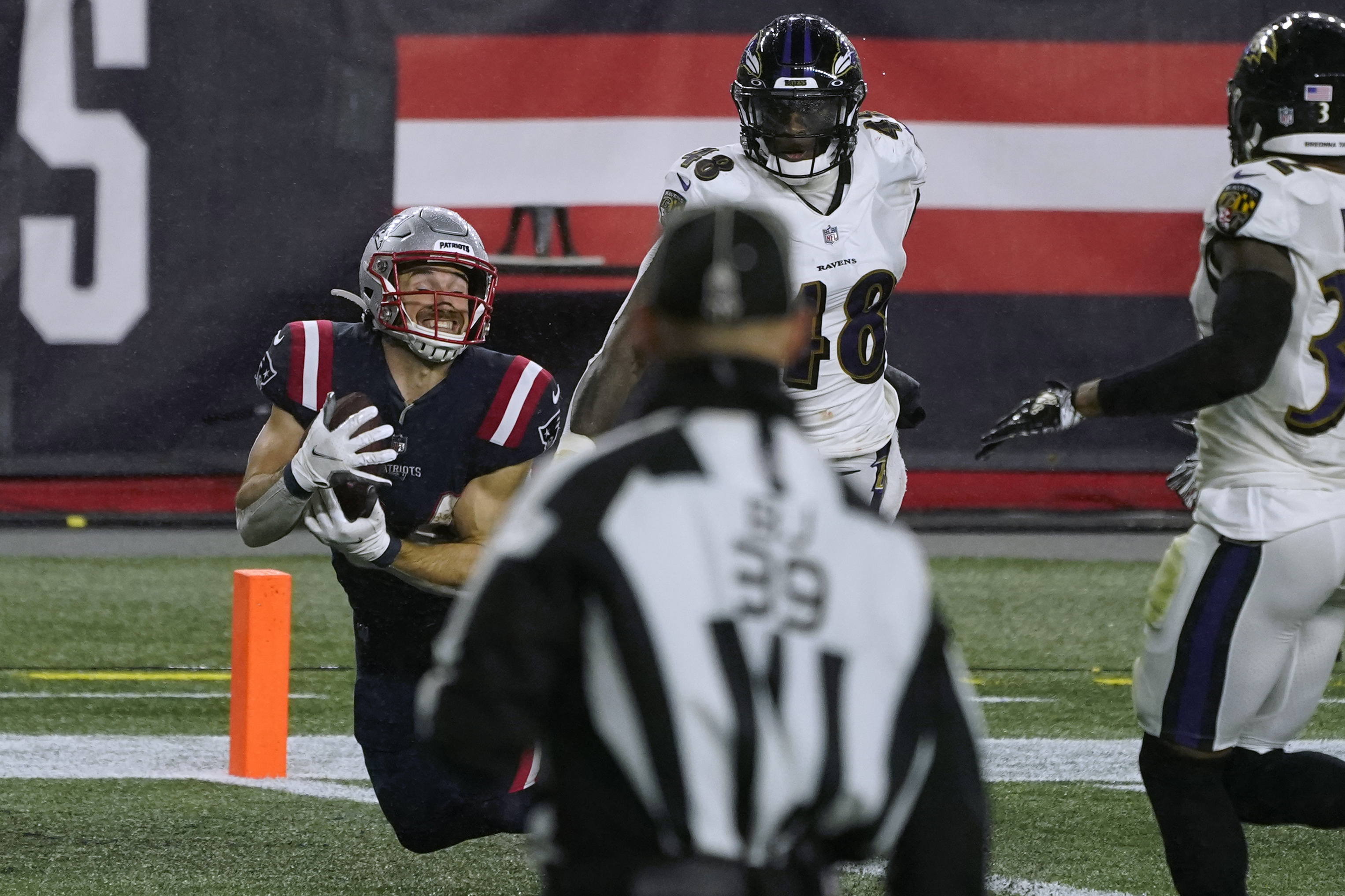 Cam Newton helps Patriots beat Ravens in rain and wind