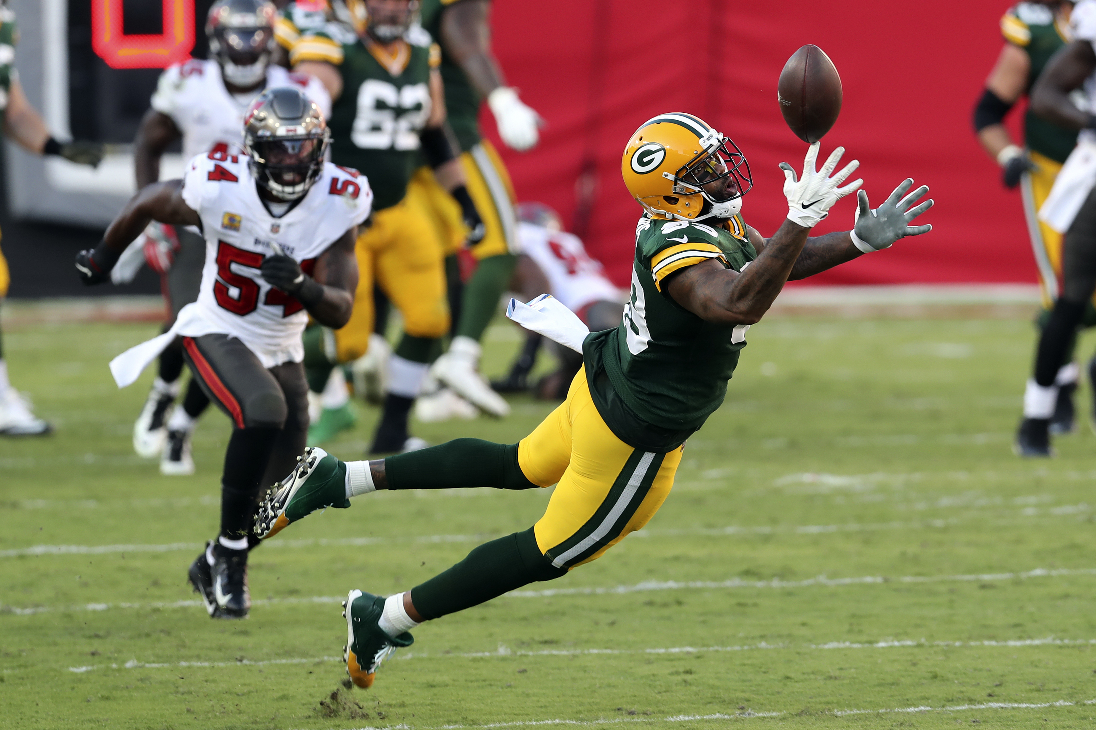 Brady outplays Rodgers, Buccaneers rout Packers 38-10 Tom Brady