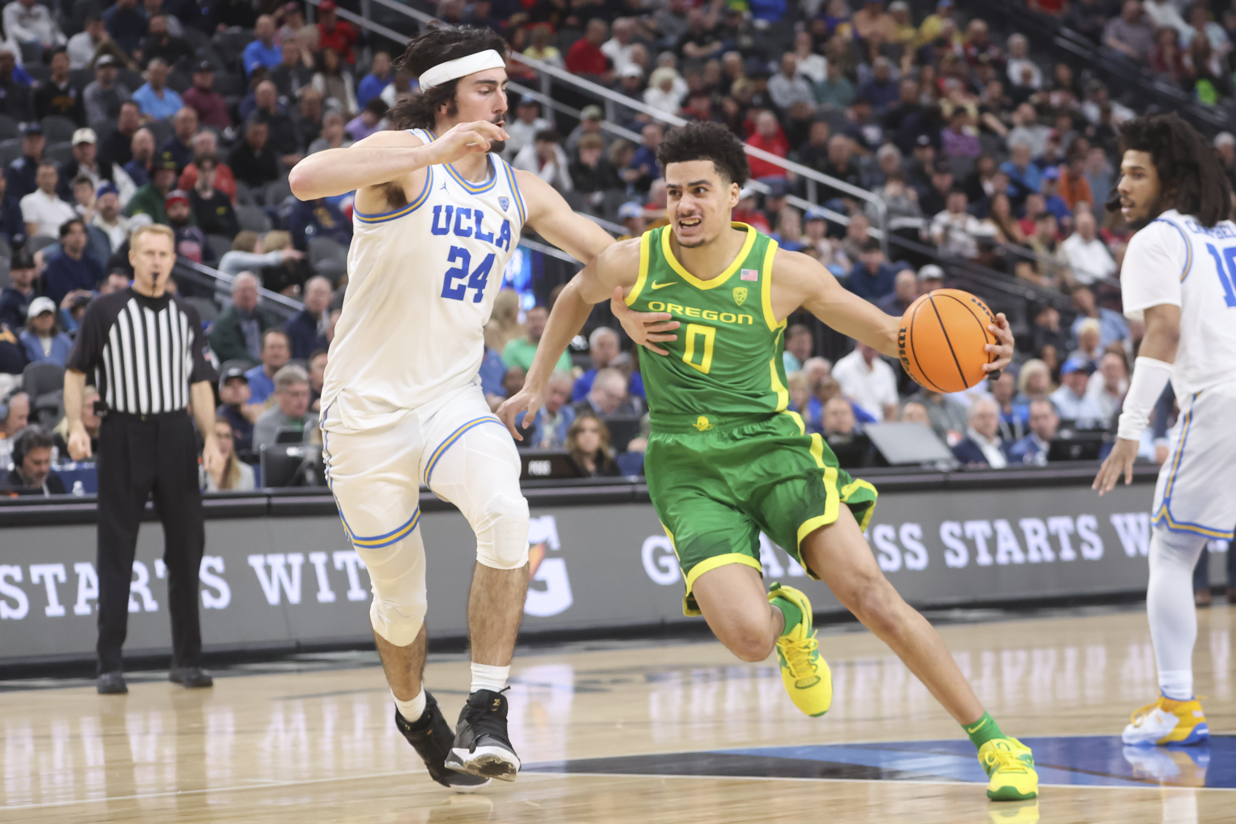 Tyger Campbell lifts No. 2 UCLA past Oregon in Pac-12 semis