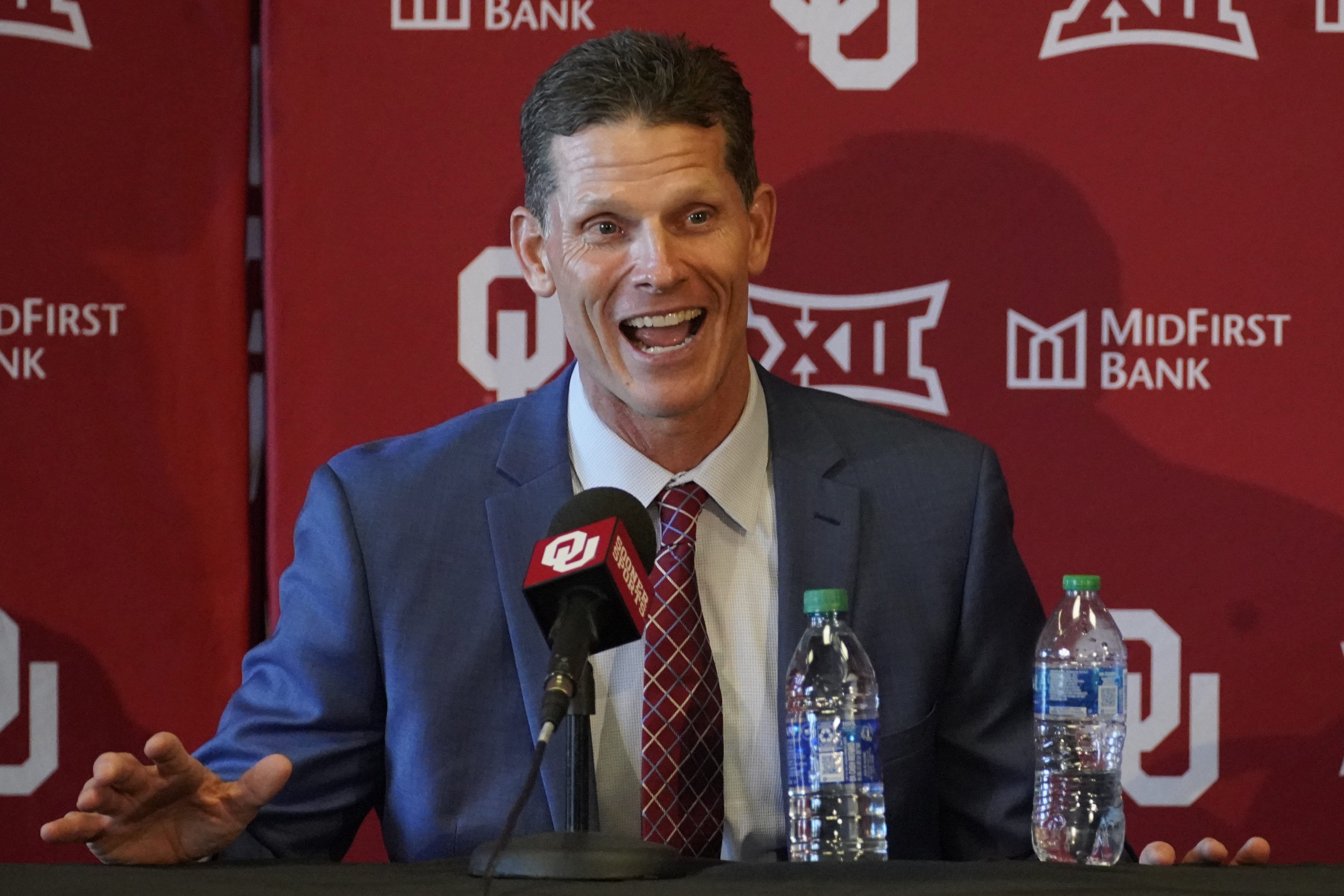 New Oklahoma coach Brent Venables turns attention to players