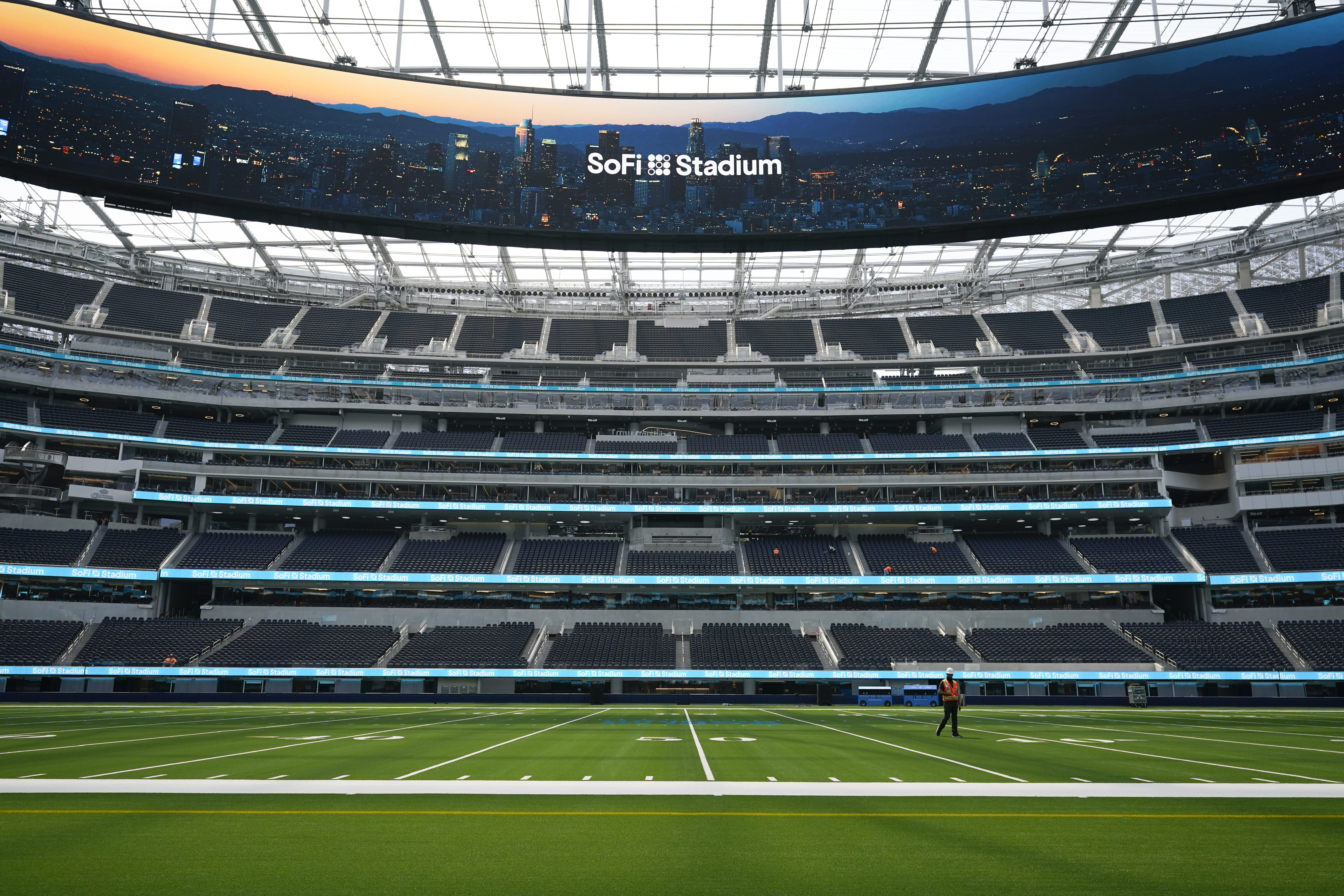 SoFi Stadium Ready to Bring Hollywood Opulence to Super Bowl – NBC Los  Angeles